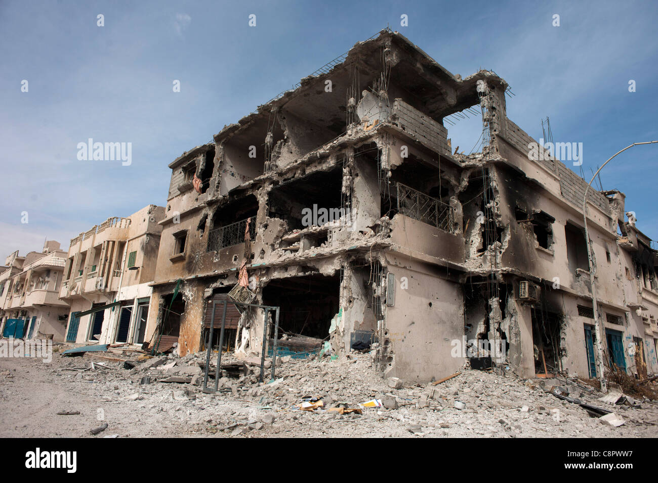 Distruzione totale nel centro cittadino di Sirt. Nascondiglio di Gheddafi negli ultimi due mesi Foto Stock