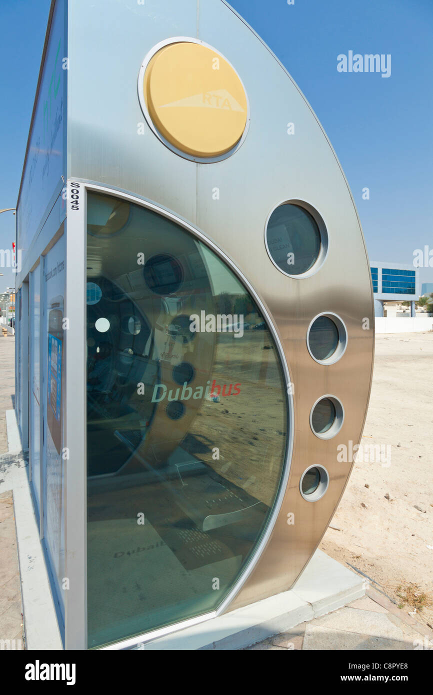 Autobus con aria condizionata shelter in Dubai Emirati Arabi Uniti Dubai Emirati Arabi Uniti Medio Oriente Foto Stock