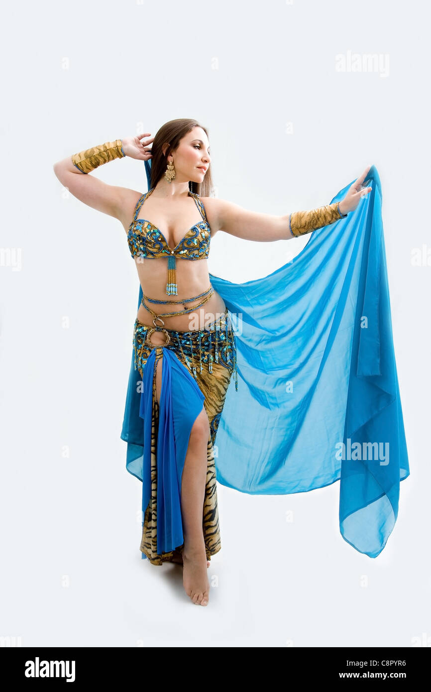 Una danzatrice del ventre in blu Foto Stock