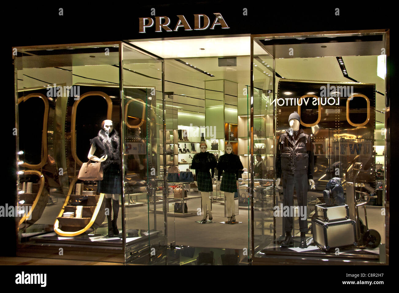 Prada Italy Italian Fashion shop nella finestra di visualizzazione Stati Uniti d'America Foto Stock