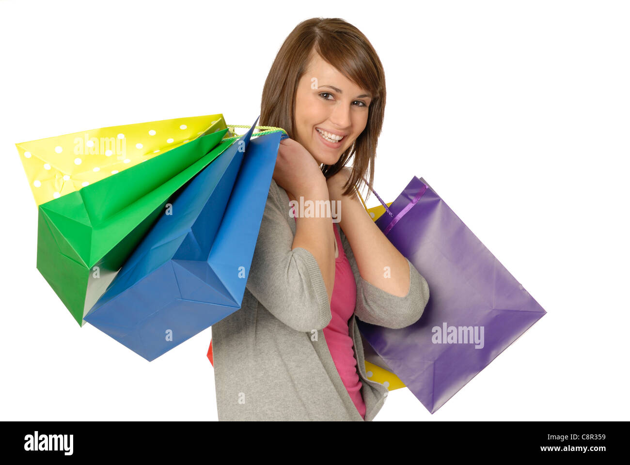 Bella, fresco di fronte, giovane donna sorridente con molte colorate borse per lo shopping Foto Stock