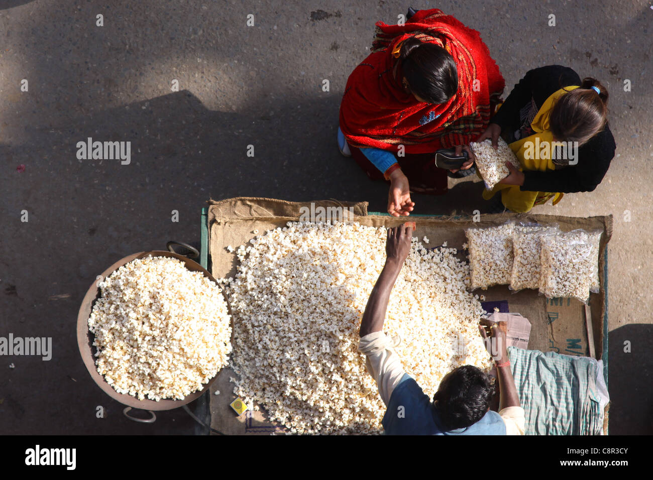 Fornitore di popcorn Rishikesh India Foto Stock