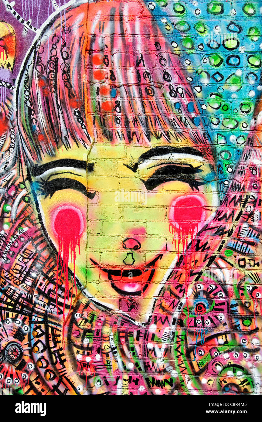Arte sul muro di mattoni di edificio in 'Freak Alley' Foto Stock