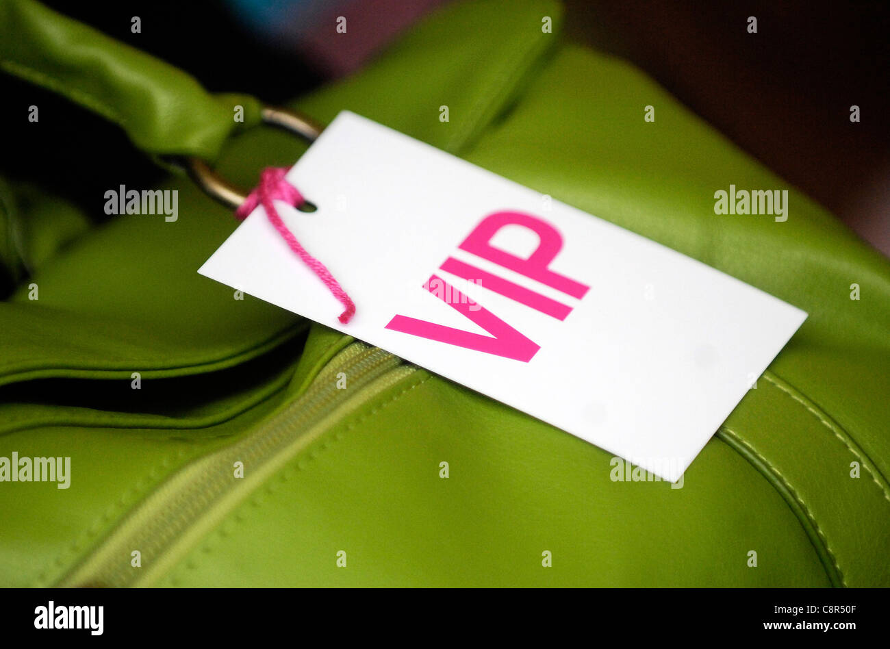 Vip pass su una donna di borsetta in corrispondenza di un evento. Foto Stock Vip pass su una donna di borsetta in corrispondenza di un evento. Foto Stock