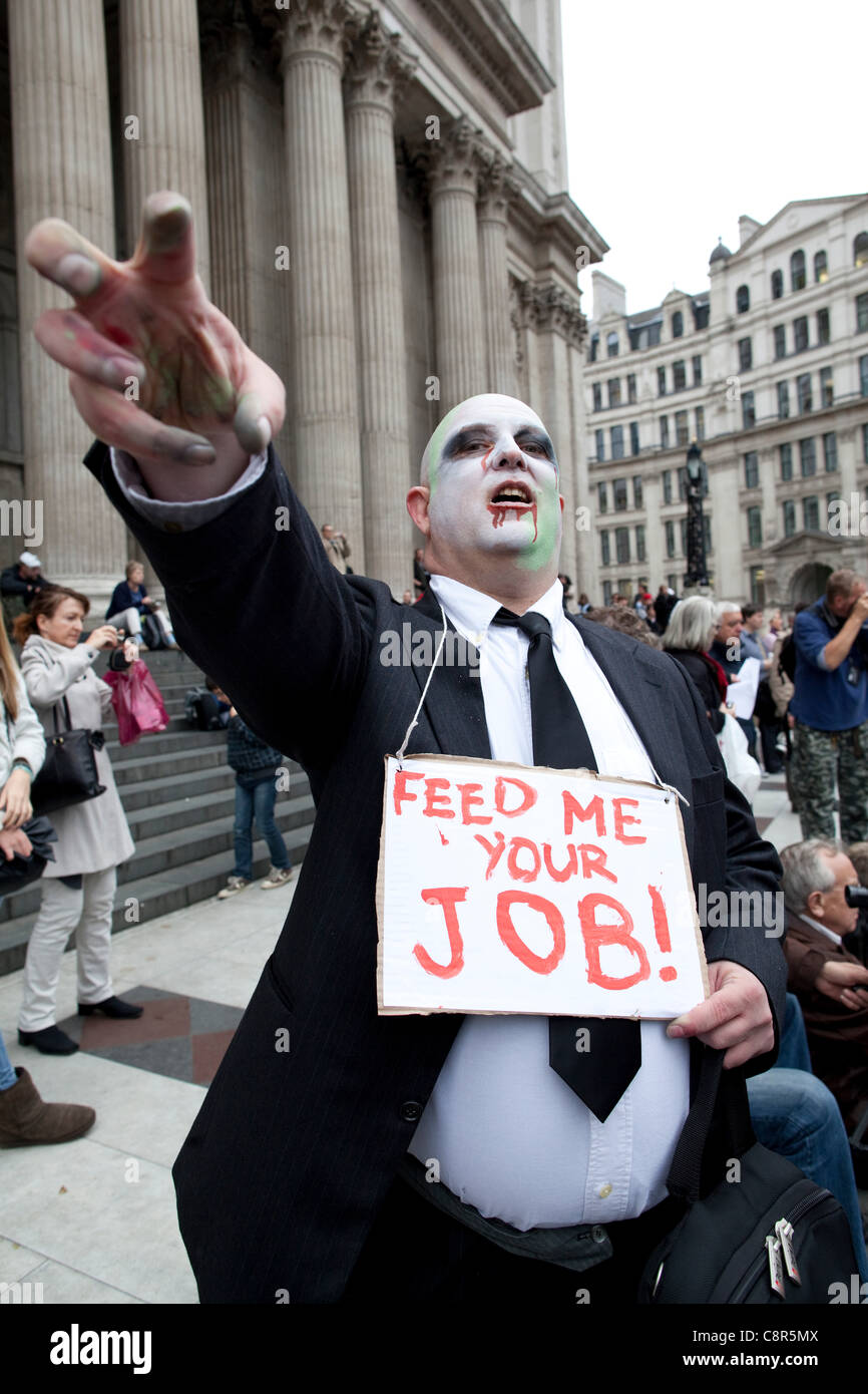 La Cattedrale di St Paul, Londra, Regno Unito. 31.10.2011 occupare LSX manifestanti non mostra alcun segno di dare seguito alle richieste che essi lasciano pacificamente. Il Decano della Cattedrale di St Paul, Rt Rev Graeme Knowles, ha rassegnato le dimissioni in mezzo crescente polemica sulla decisione di montare un'azione legale contro i dimostranti. Foto Stock