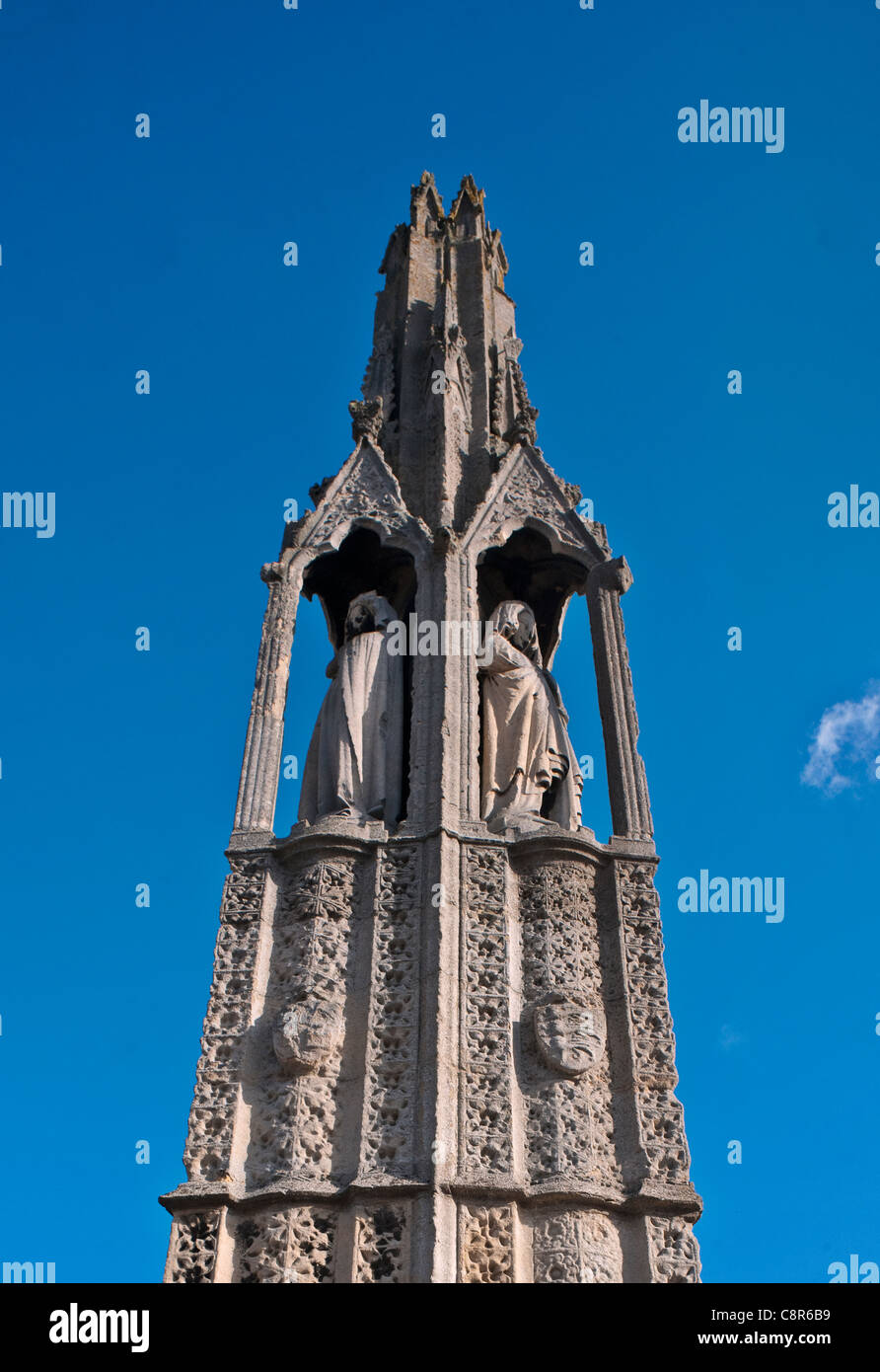 Un monumento vicino a Geddington, Northamptonshire, Regno Unito, eretto da re Edoardo 1 di Inghilterra alla memoria di sua moglie, la regina Eleonora. Foto Stock