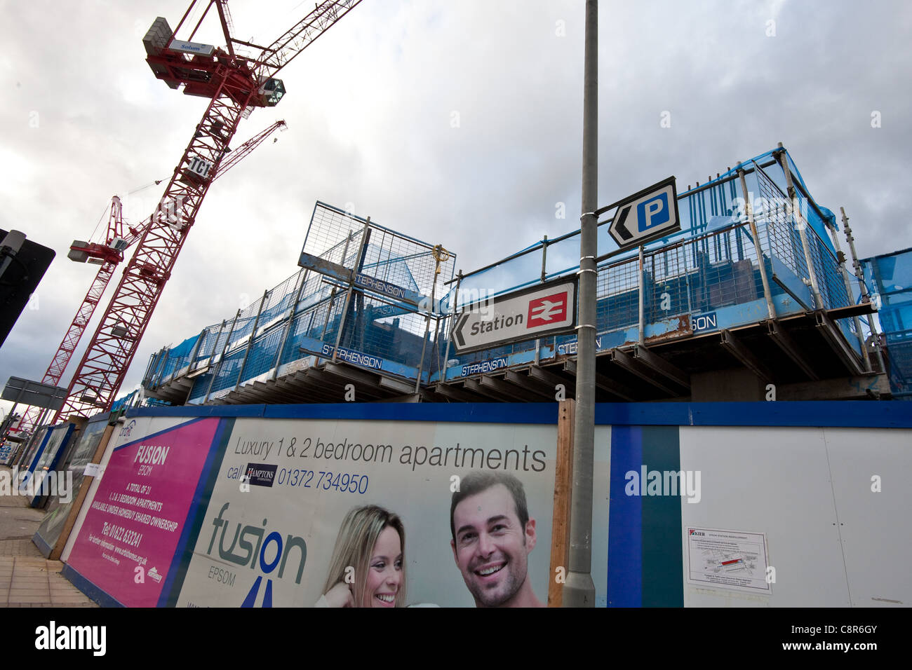 Re-development presso la Epsom stazione ferroviaria, UK, 2011 Foto Stock