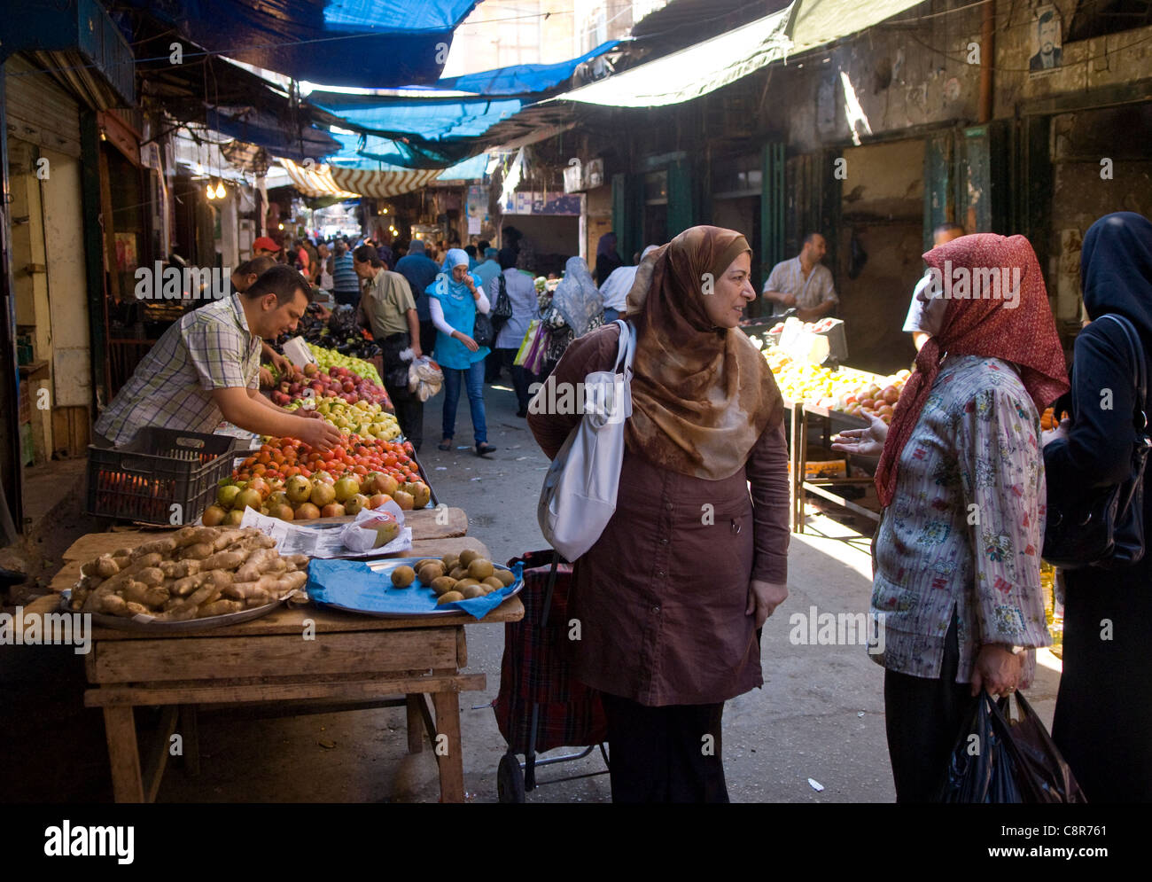 Scena nel vecchio souk, Tripoli (Trabous), Libano settentrionale. Foto Stock