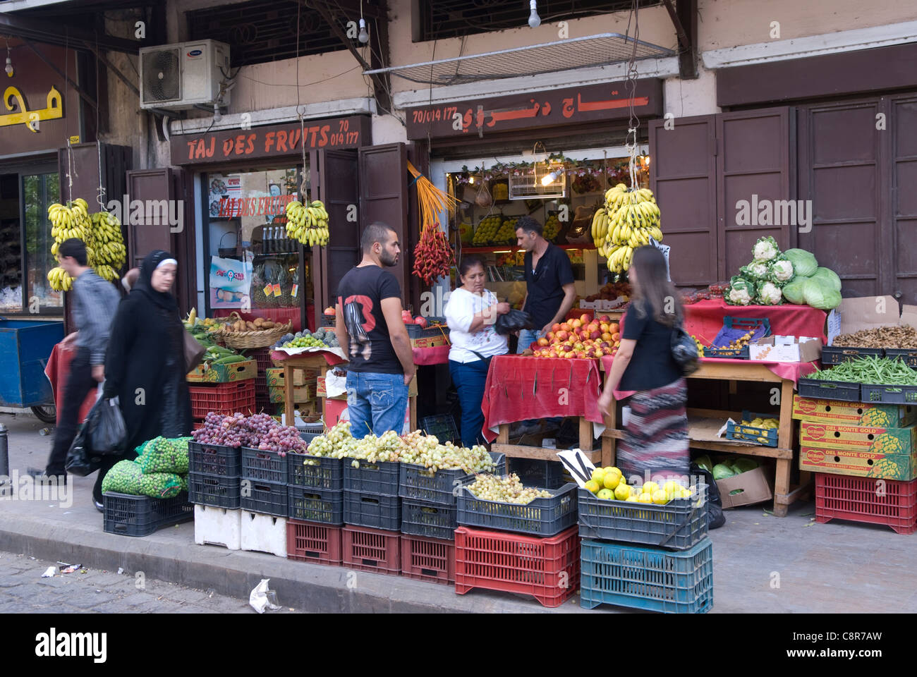 Frutta e verdura in stallo, souk, Tripoli, nel nord del Libano. Foto Stock