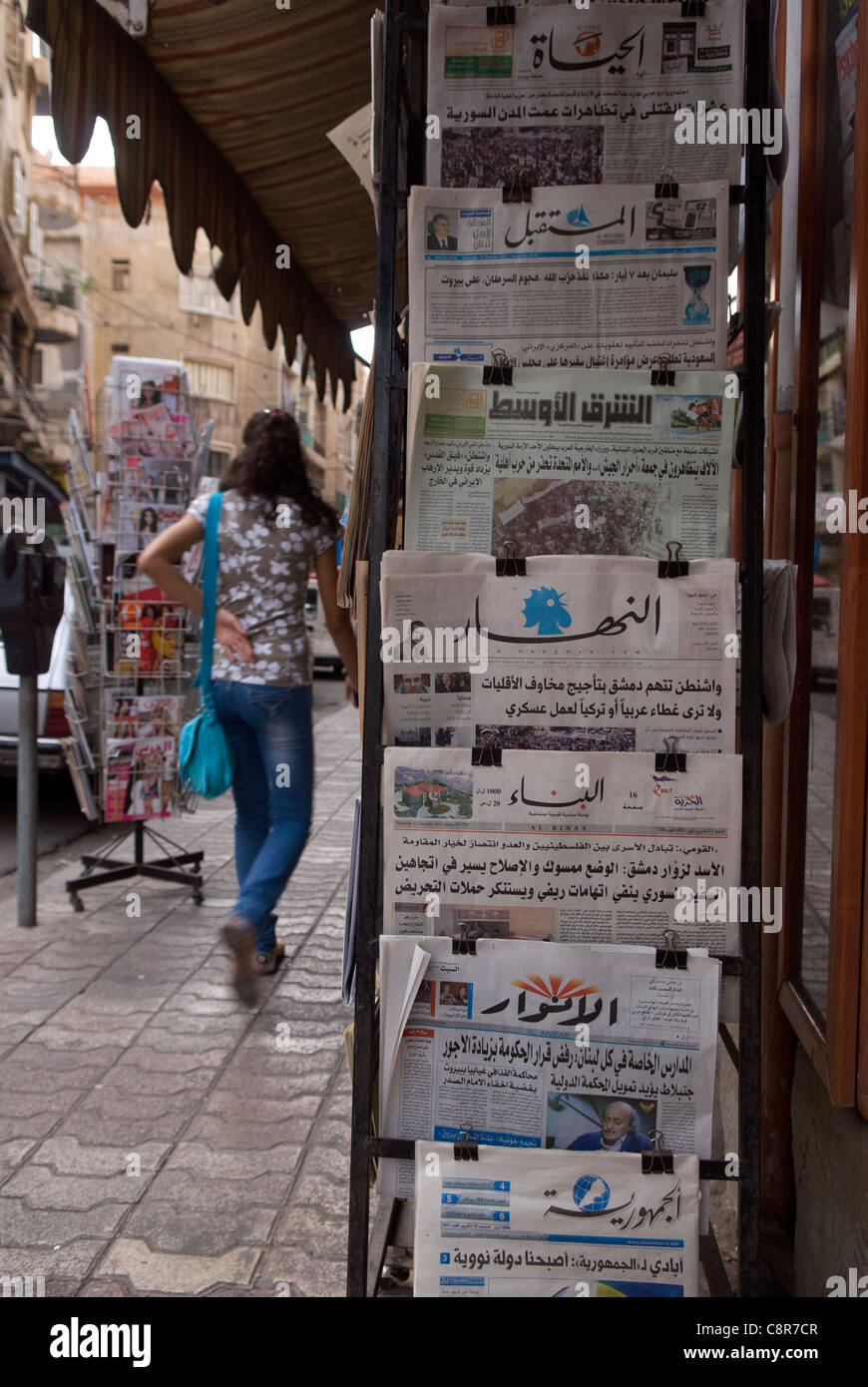 Giornali e riviste si erge, Tripoli, nel nord del Libano. Foto Stock