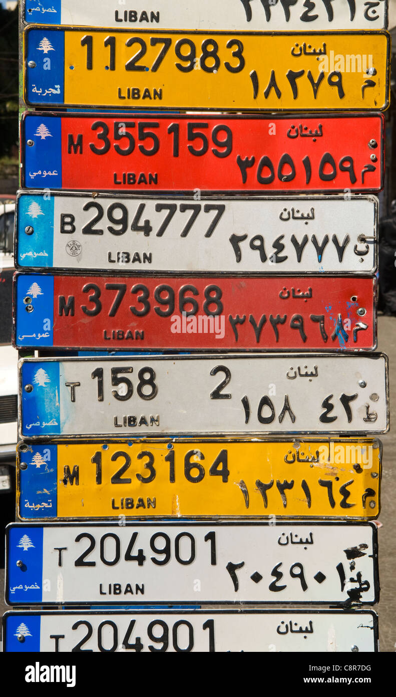 Un display di libanesi auto targhe, Tripoli, nel nord del Libano. Foto Stock
