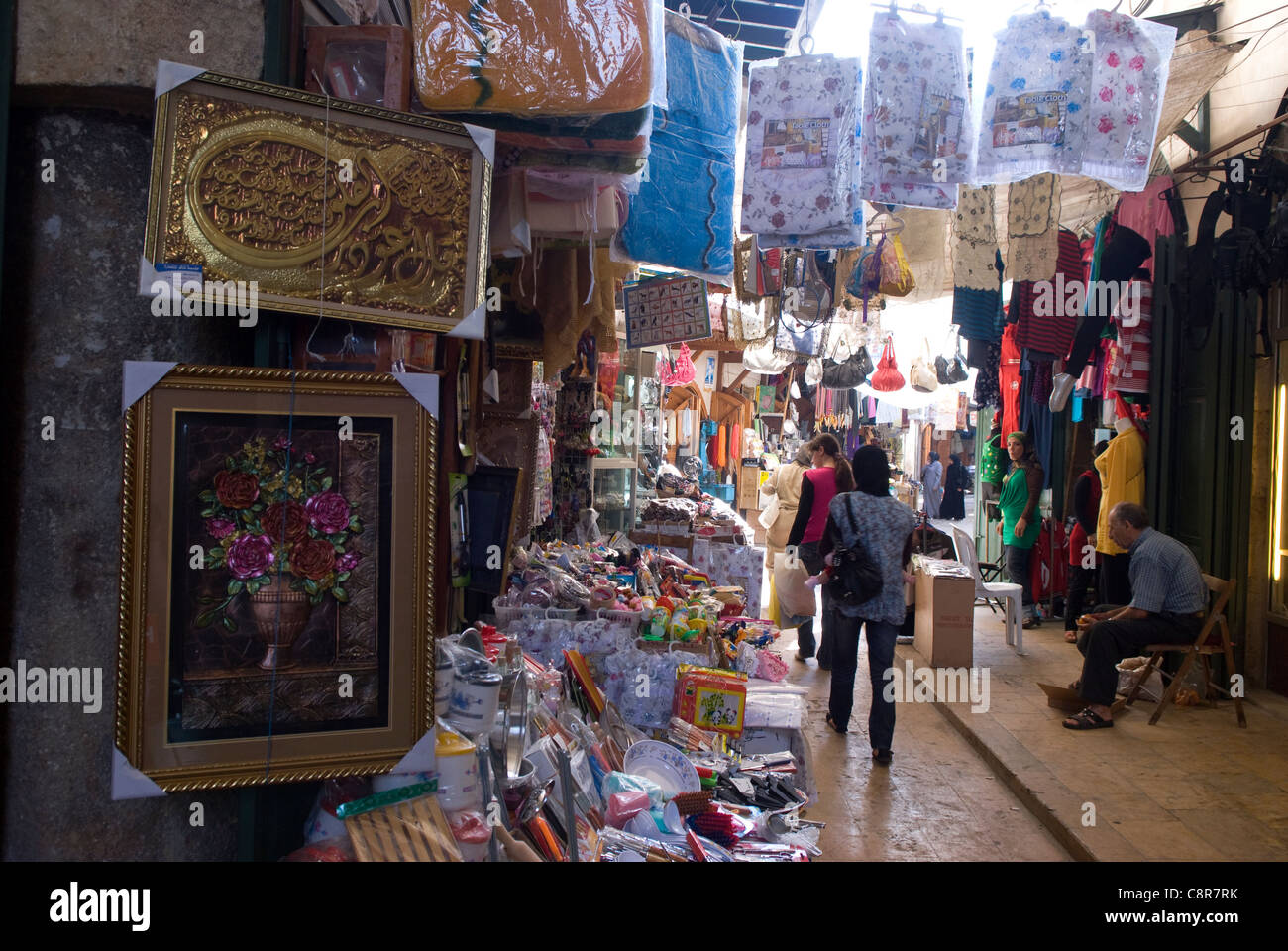 Scena nel Souk al-Haraj, città vecchia, Tripoli (Trabous), Libano settentrionale. Foto Stock