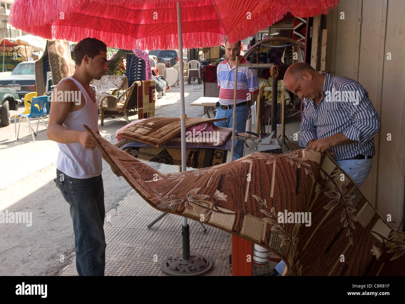 Rug maker, città vecchia, Tripoli, nel nord del Libano. Foto Stock