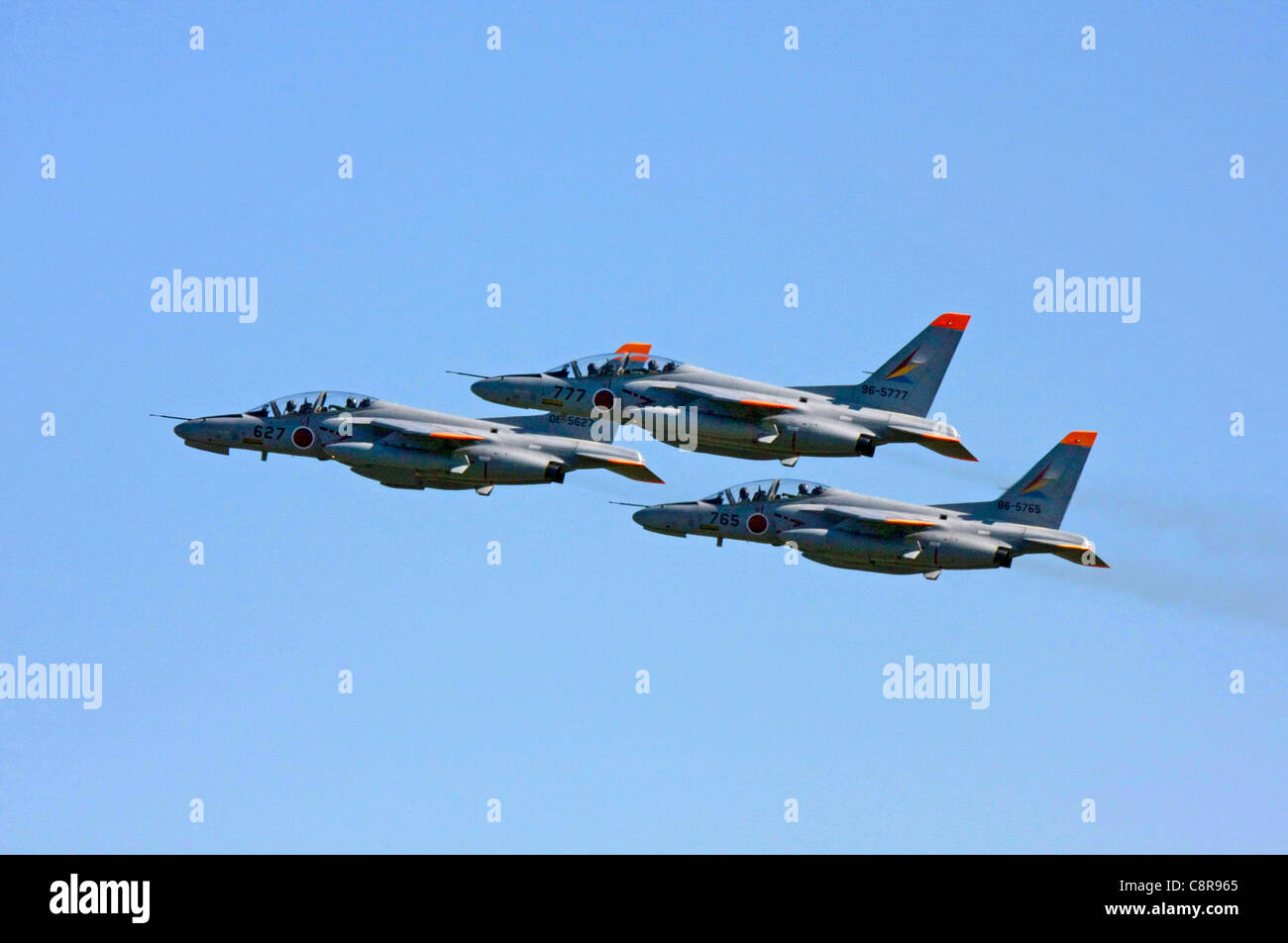 Formazione di volo Kawasaki T4 trainer della Japan Air Self Defense Force Foto Stock