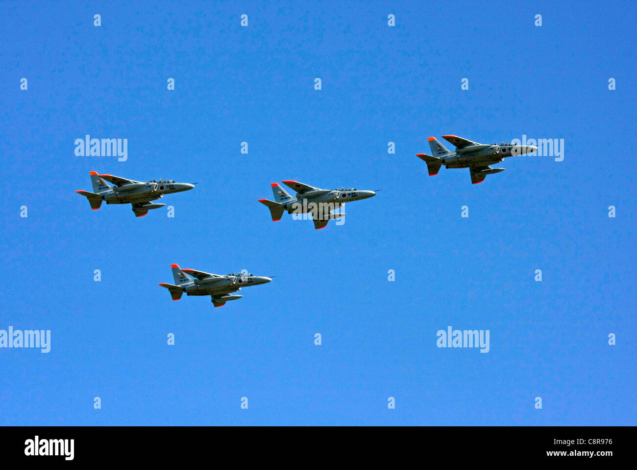 Formazione di volo Kawasaki T4 trainer della Japan Air Self Defense Force Foto Stock