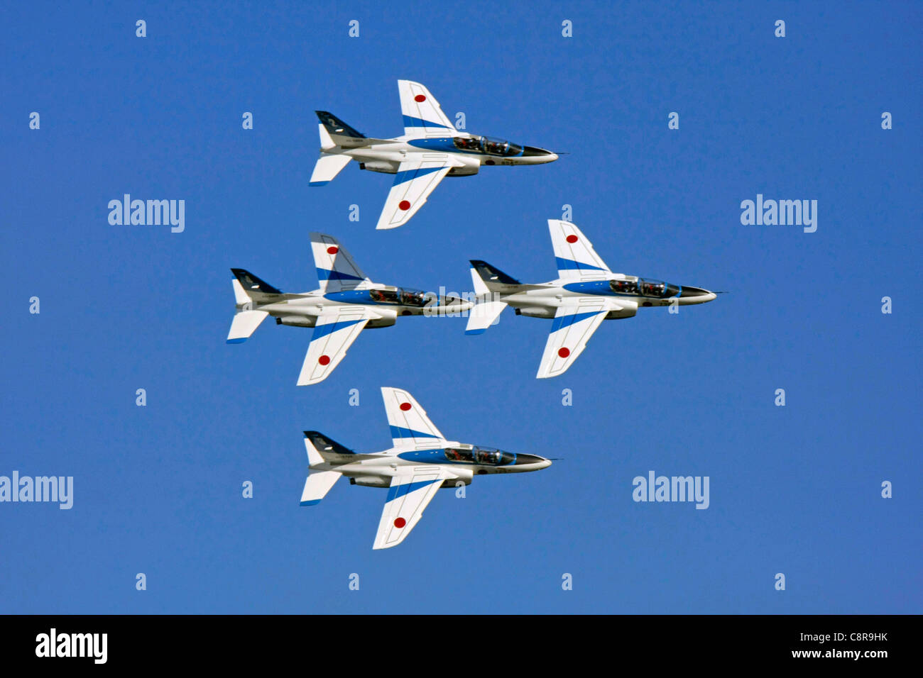 Aerobatic Team di dimostrazione del Giappone Aria forza di autodifesa blu Kawasaki di impulso T4 Foto Stock