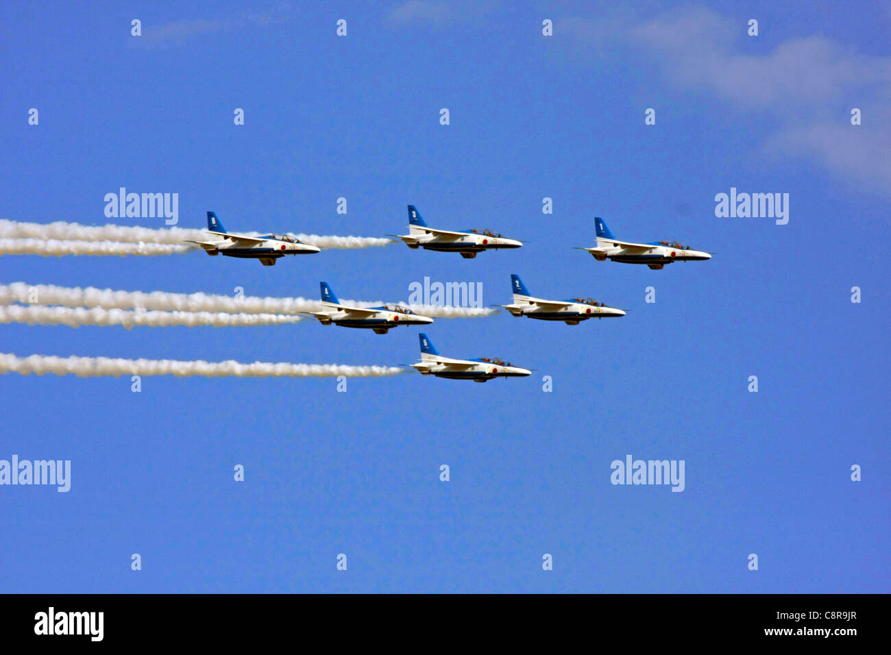 Aerobatic Team di dimostrazione del Giappone Aria forza di autodifesa blu Kawasaki di impulso T4 Foto Stock