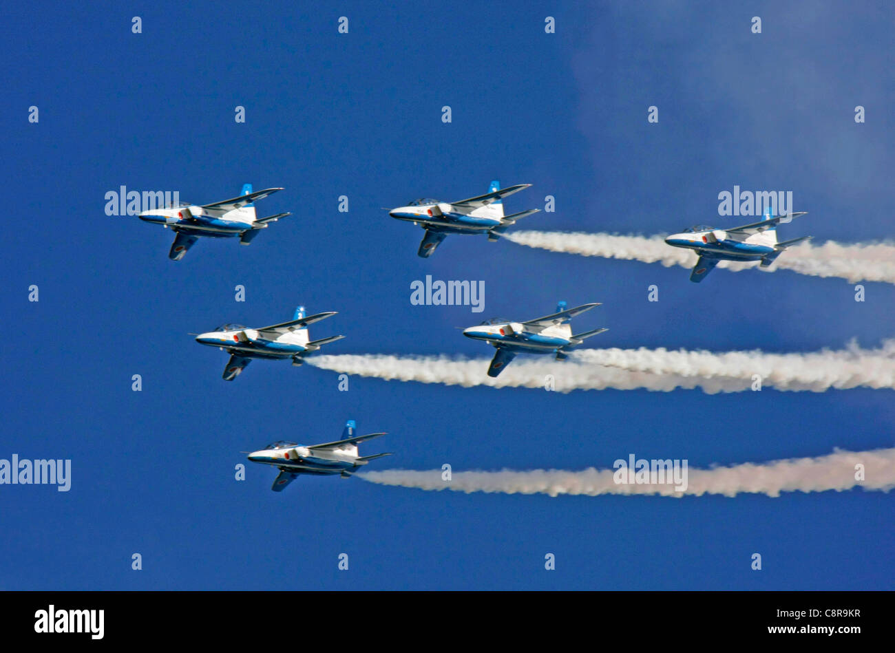 Aerobatic Team di dimostrazione del Giappone Aria forza di autodifesa blu Kawasaki di impulso T4 Foto Stock