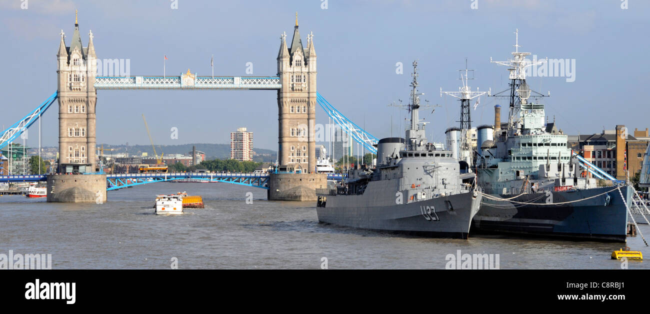 Navi da guerra Fiume Tamigi presso la piscina di Londra Brasile Navy frigate U27 con l'Imperial War museum incrociatore leggero HMS Belfast Tower Bridge al di là dell'Inghilterra, Regno Unito Foto Stock