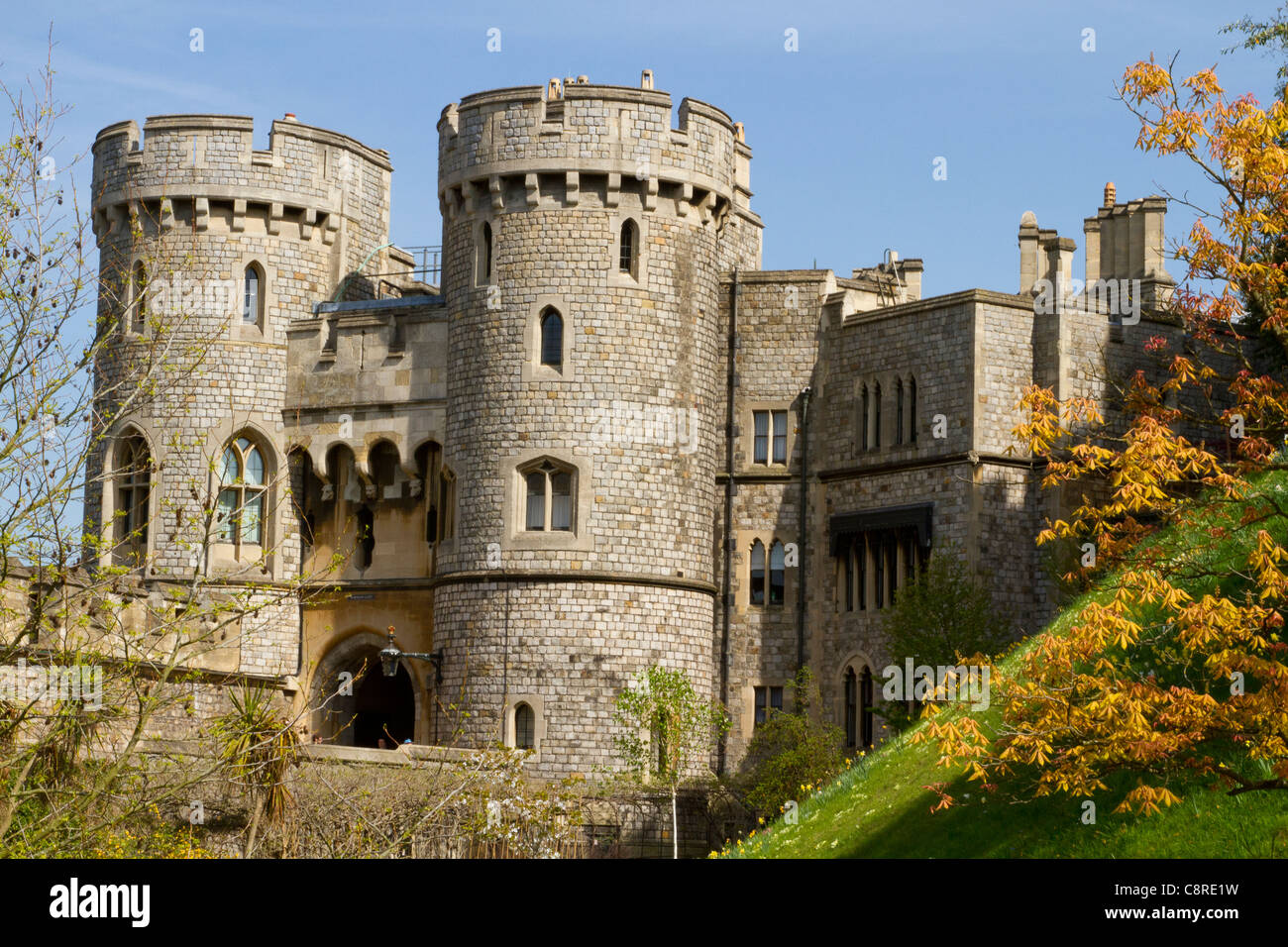 Il Castello di Windsor , il più antico e il più grande castello occupato  nel mondo. La residenza ufficiale di Sua Maestà la Regina Elisabetta II  Foto stock - Alamy