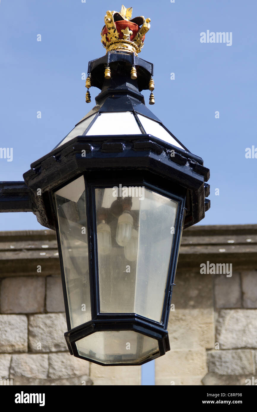 Luce di Windsor nel terreno del castello. Il Castello di Windsor , il più antico e il più grande castello occupato nel mondo. Gazzetta re Foto Stock