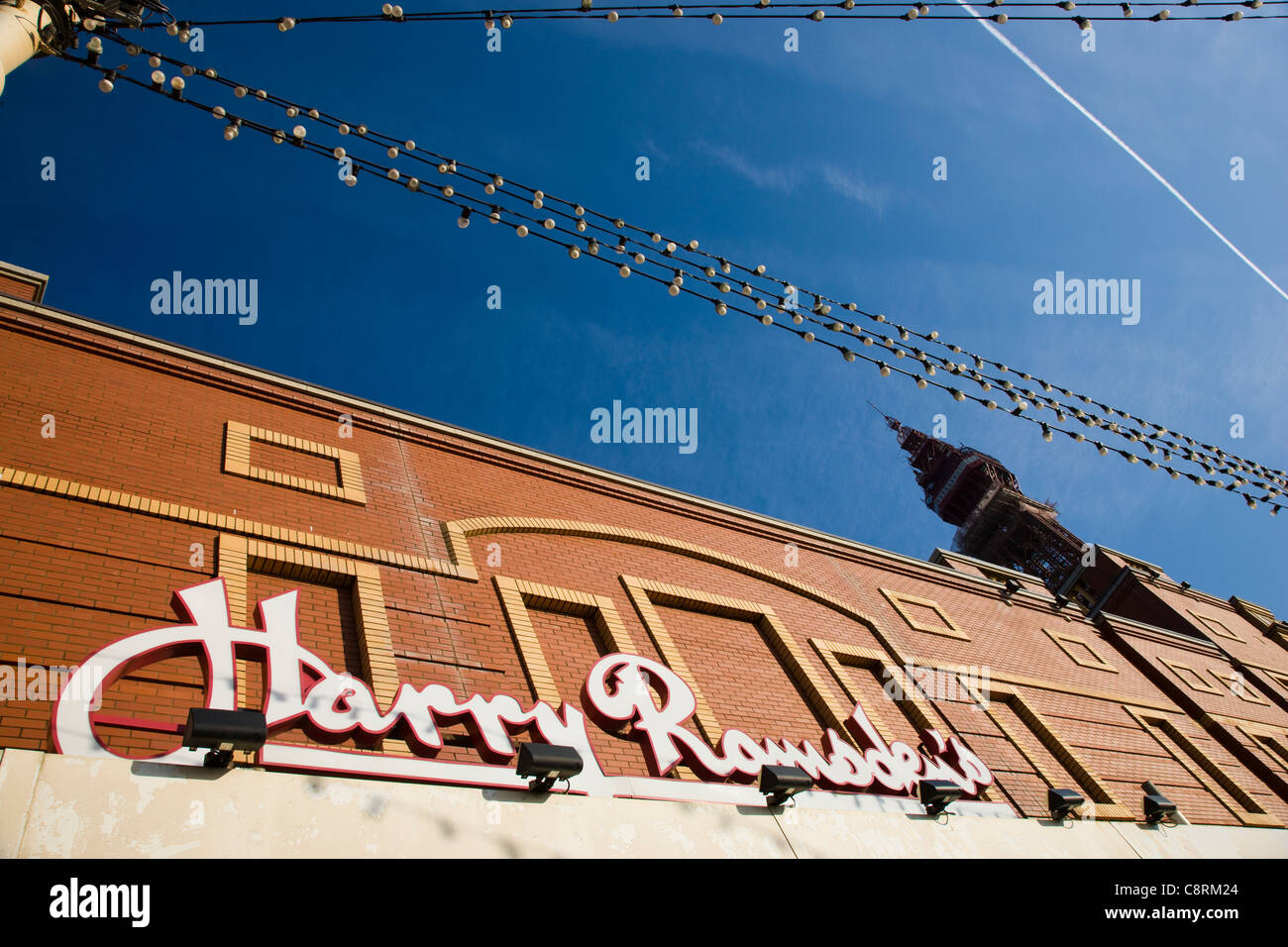 Harry Ramsden's pesce e ristorante di chip e la Blackpool Tower a Blackpool, Regno Unito Foto Stock