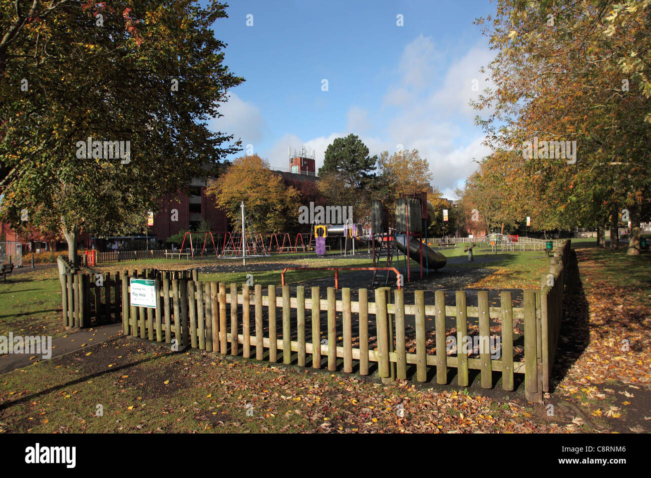 Area giochi per bambini a Trowbridge Town Park, Trowbridge, Wiltshire, Inghilterra, Regno Unito Foto Stock