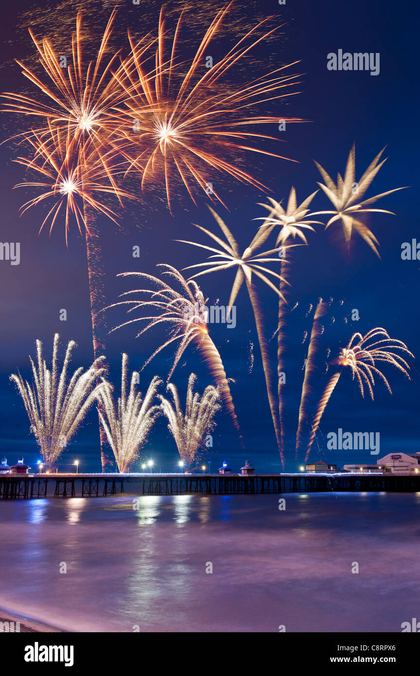Fuochi d'artificio pirotecnici pyro Blackpool Lancashire England Regno Unito Europa Foto Stock