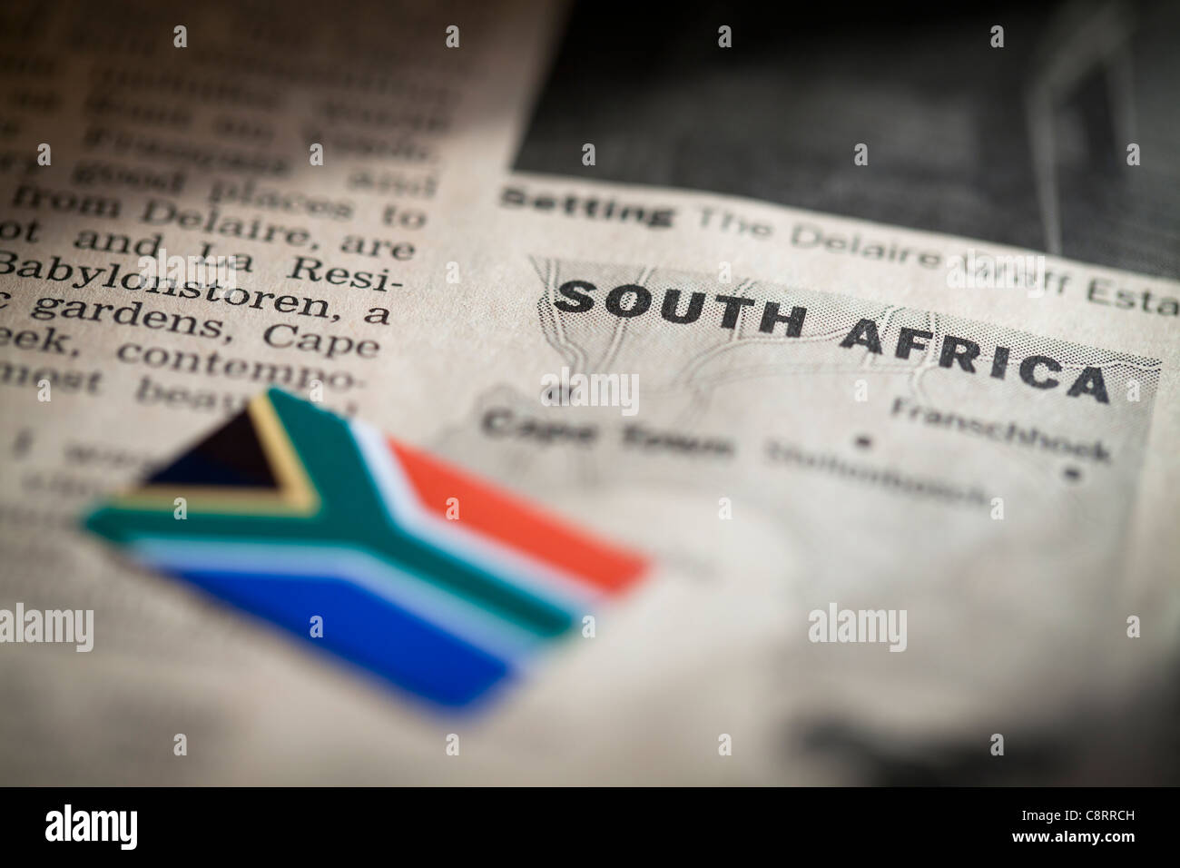 Close-up di South African bandiera sul giornale Foto Stock