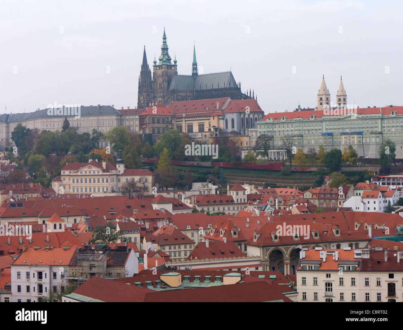 Ariel Vista della Città Vecchia con il castello di Praga nella Repubblica Ceca Foto Stock