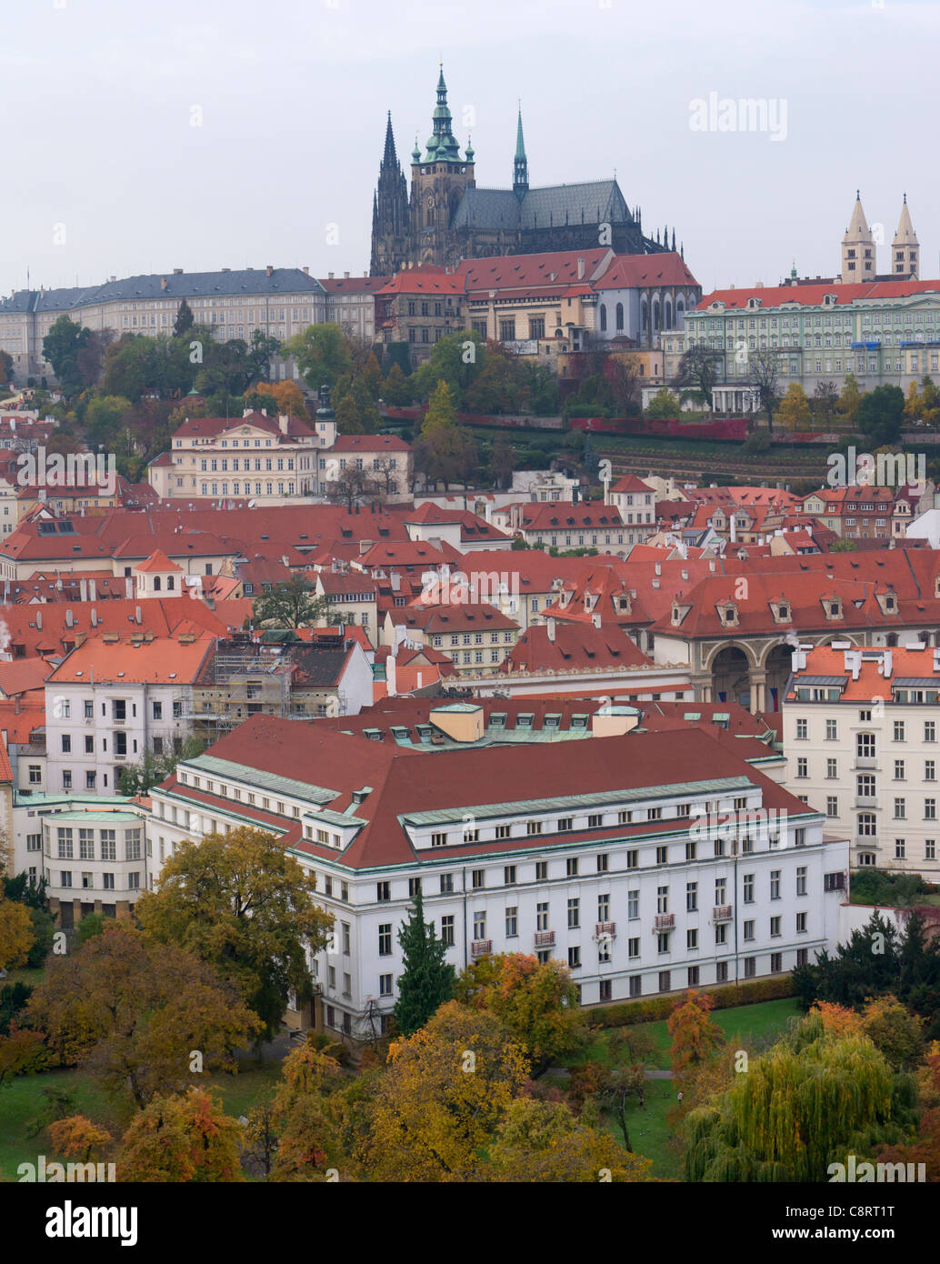 Ariel Vista della Città Vecchia con il castello di Praga nella Repubblica Ceca Foto Stock