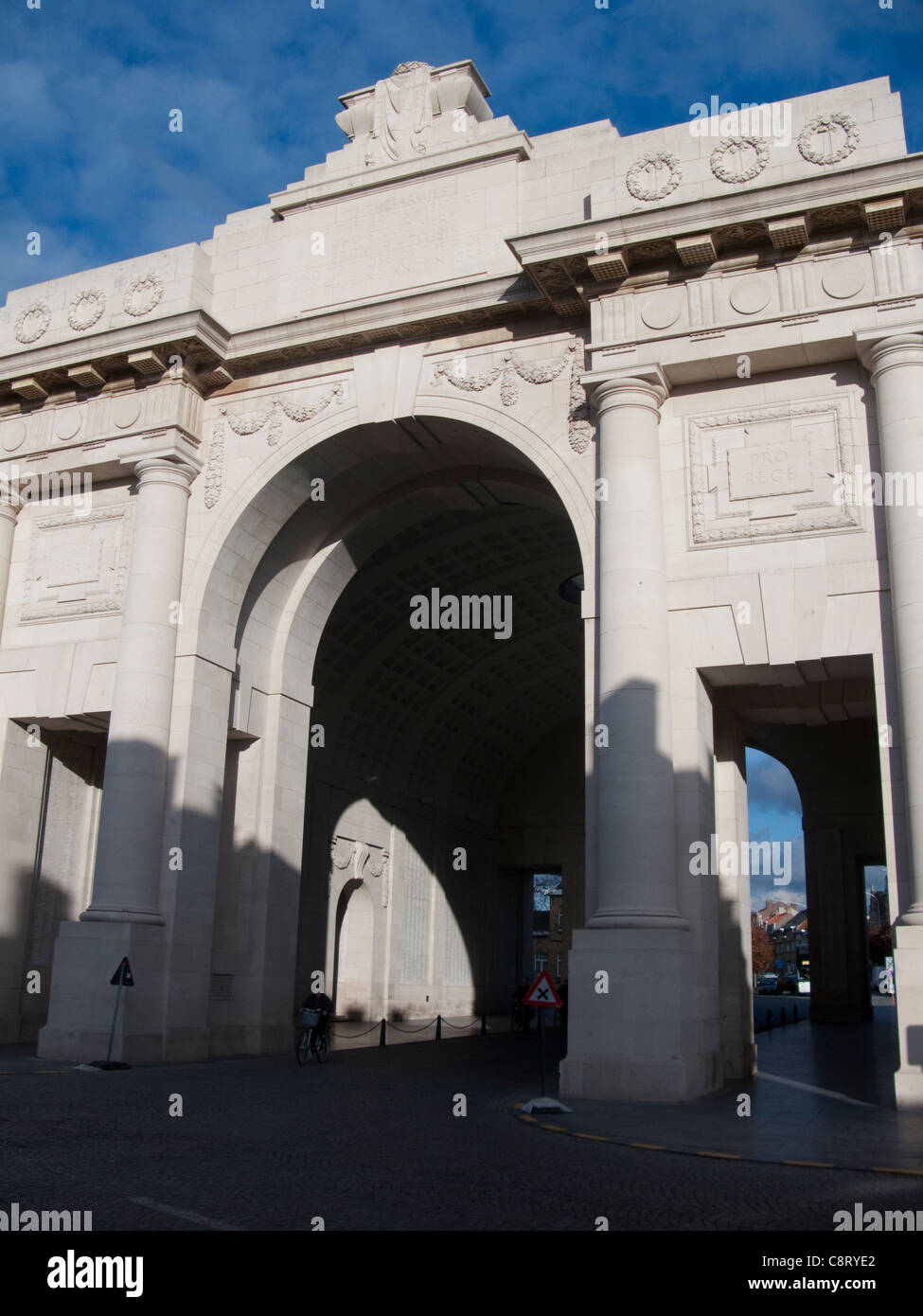 La Menin Gate War Memorial, Ypres, Belgio, Europa, dove i nomi dei soldati con noto alcun grave è stata ricordata Foto Stock