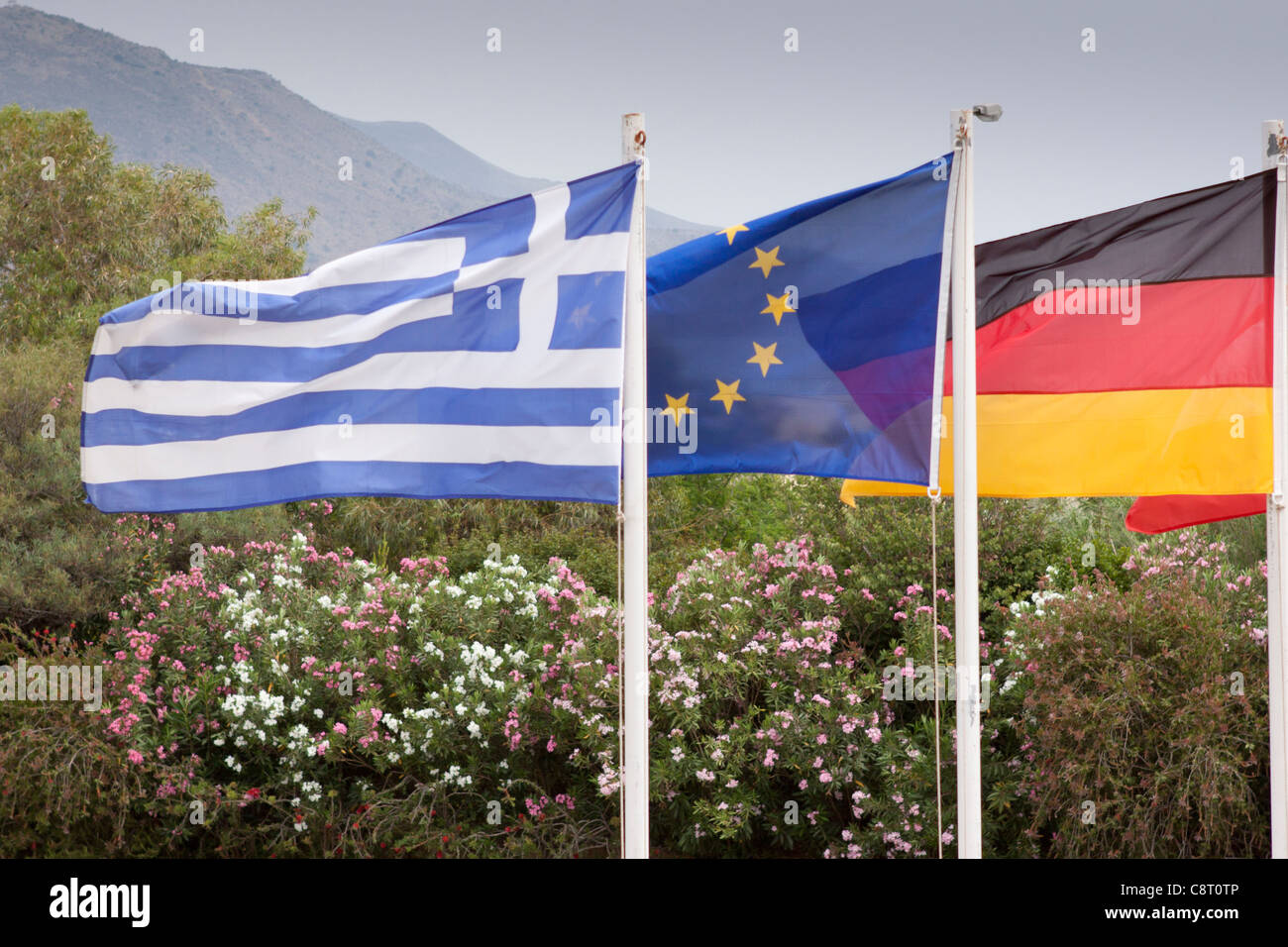 Bandiere di Grecia, Germania e l'Unione europea volare insieme Foto Stock