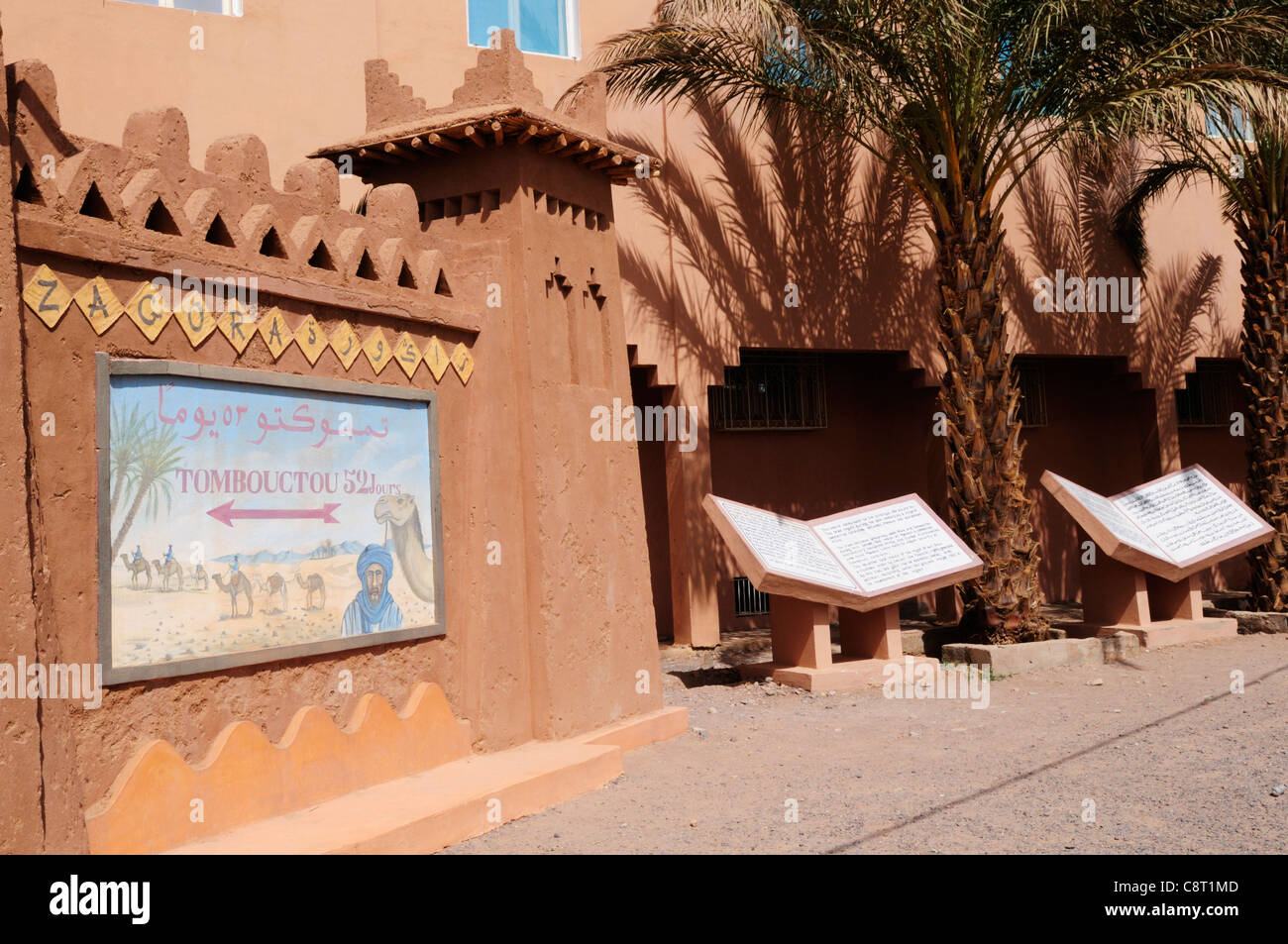 Tombouctou 52 Jours segno, Zagora, Valle di Draa Regione, Marocco Foto Stock