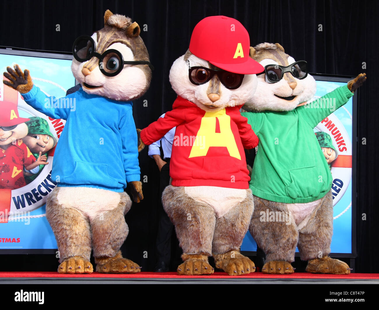 SIMON & Alvin & THEODORE ALVIN & THE chipmunks di canto & cerimonia footprint di LOS ANGELES CALIFORNIA USA 01 Novembre 2011 Foto Stock