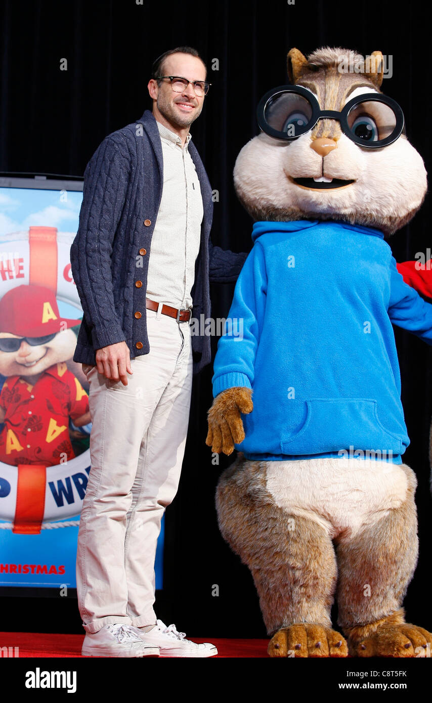 JASON LEE & SIMON ALVIN & THE chipmunks di canto & cerimonia footprint di LOS ANGELES CALIFORNIA USA 01 Novembre 2011 Foto Stock