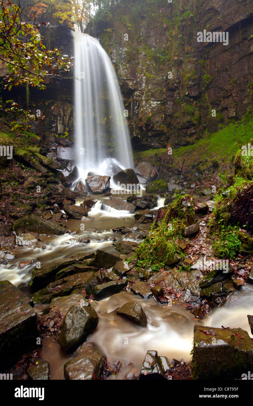 Melincourt cascata, Resolven, Neath Valley, Brecon Beacons. Foto Stock