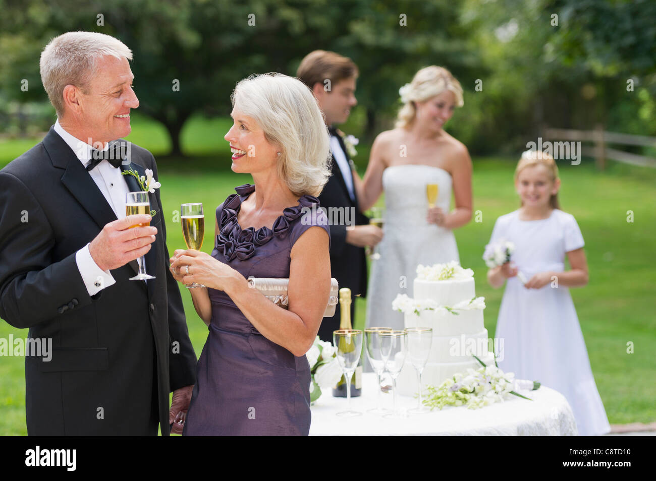 Stati Uniti d'America, nello Stato di New York, Old Westbury, persone al ricevimento di nozze Foto Stock