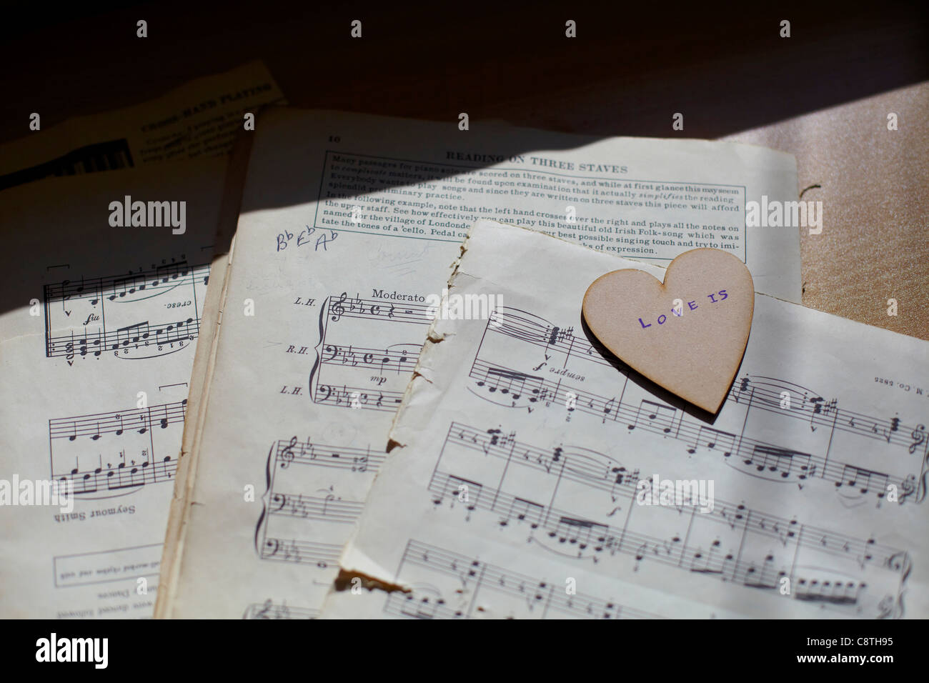 Cuore con note musicali Foto Stock