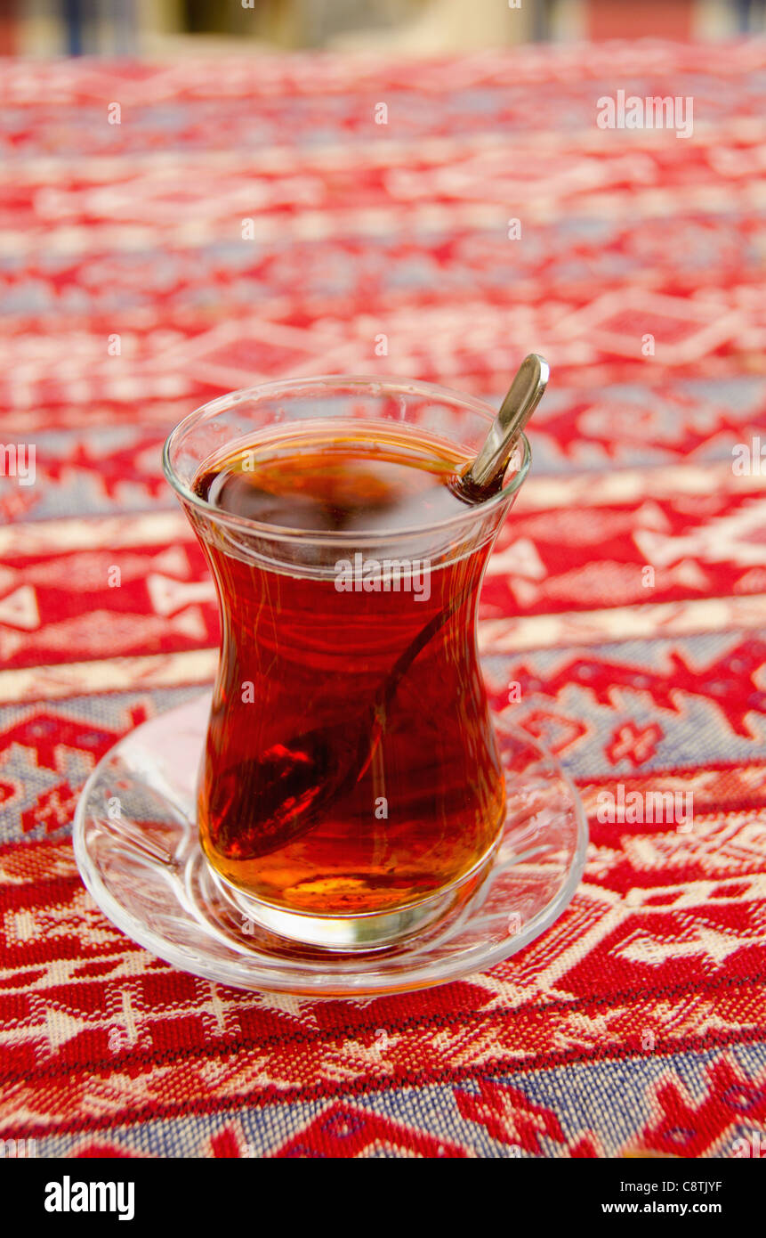 Turchia, Istanbul, bicchiere di tè sulla tabella Foto Stock
