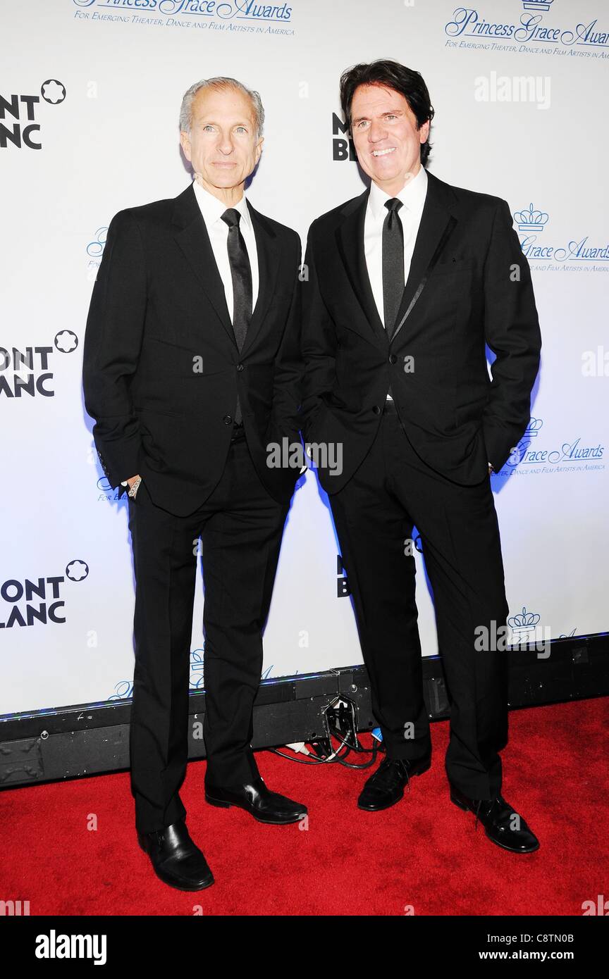 John DeLuca, Direttore Rob Marshall presso gli arrivi per 2011 Princess Grace Awards Gala, ristorante Cipriani 42nd Street, New York, NY, 1 novembre 2011. Foto di: Desiree Navarro/Everett Collection Foto Stock