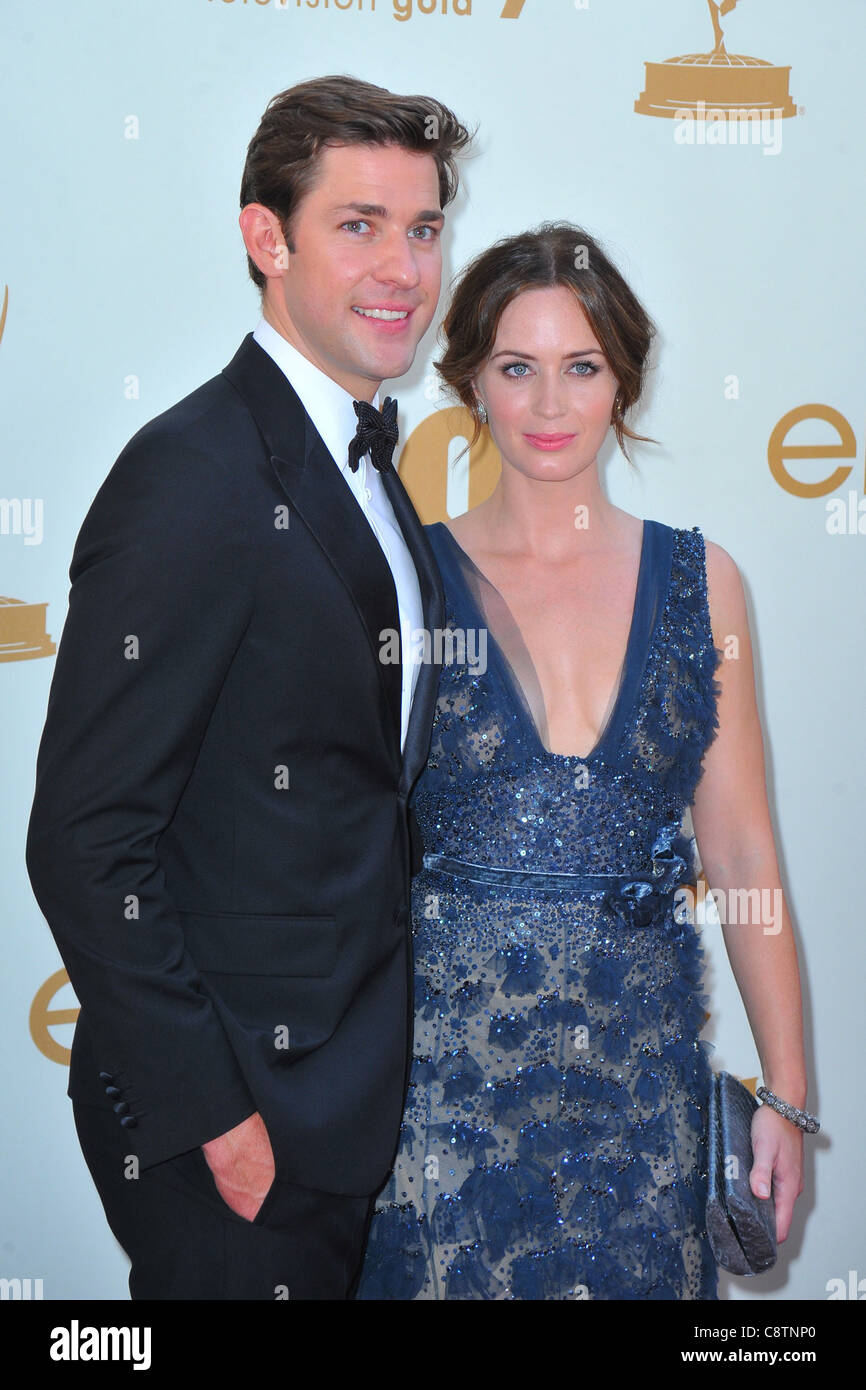 John Krasinski, Emily Blunt presso gli arrivi per la 63Primetime Emmy Awards - Arrivi 1, Nokia Theater in L.A. LIVE, Los Foto Stock