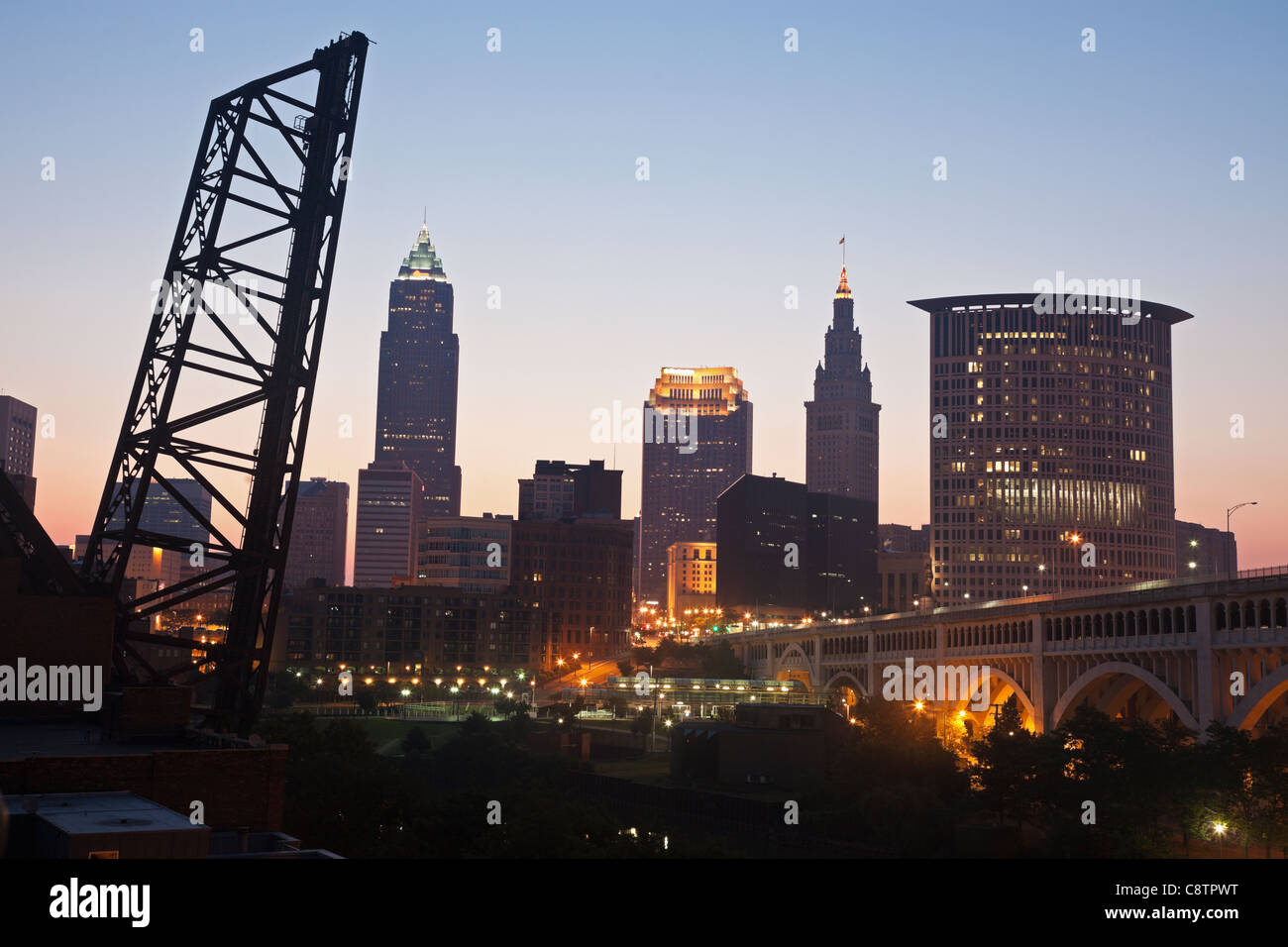 Stati Uniti d'America, Ohio, Cleveland, Skyline di sunrise Foto Stock