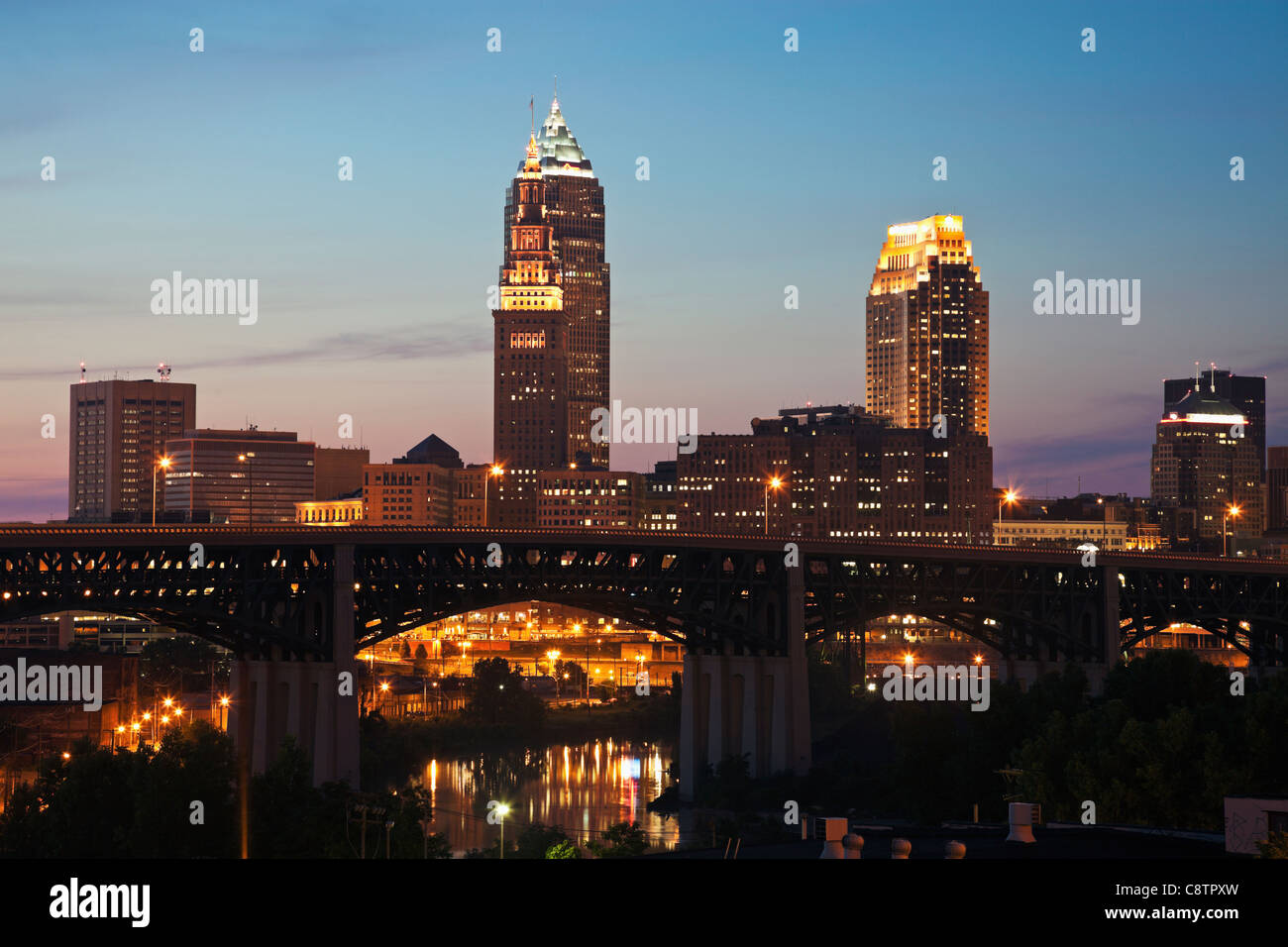 Stati Uniti d'America, Ohio, Cleveland, skyline al tramonto Foto Stock