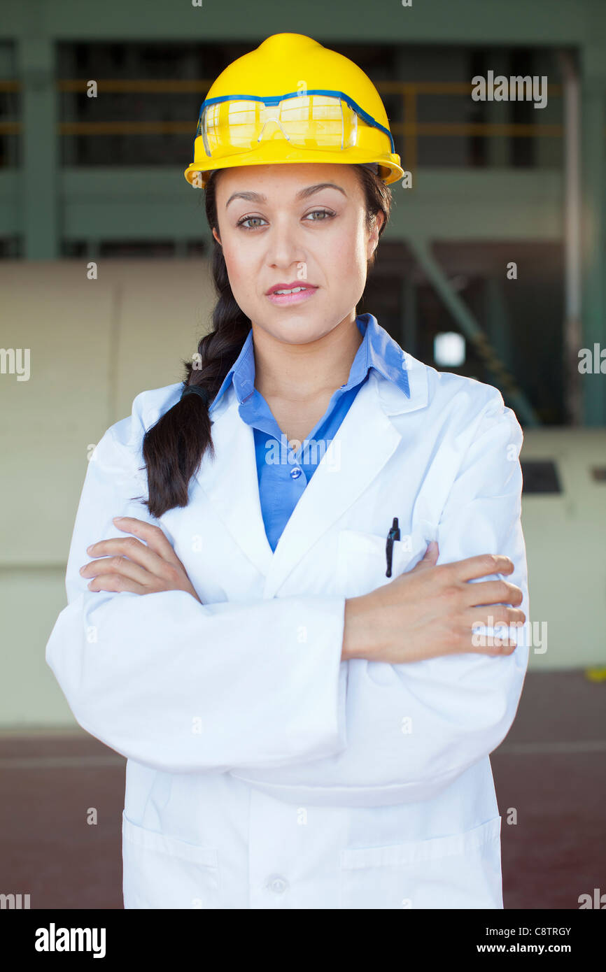 Stati Uniti d'America, Nuovo Messico, Santa Fe, ritratto di donna che indossa camice e Copricapo rigido Foto Stock