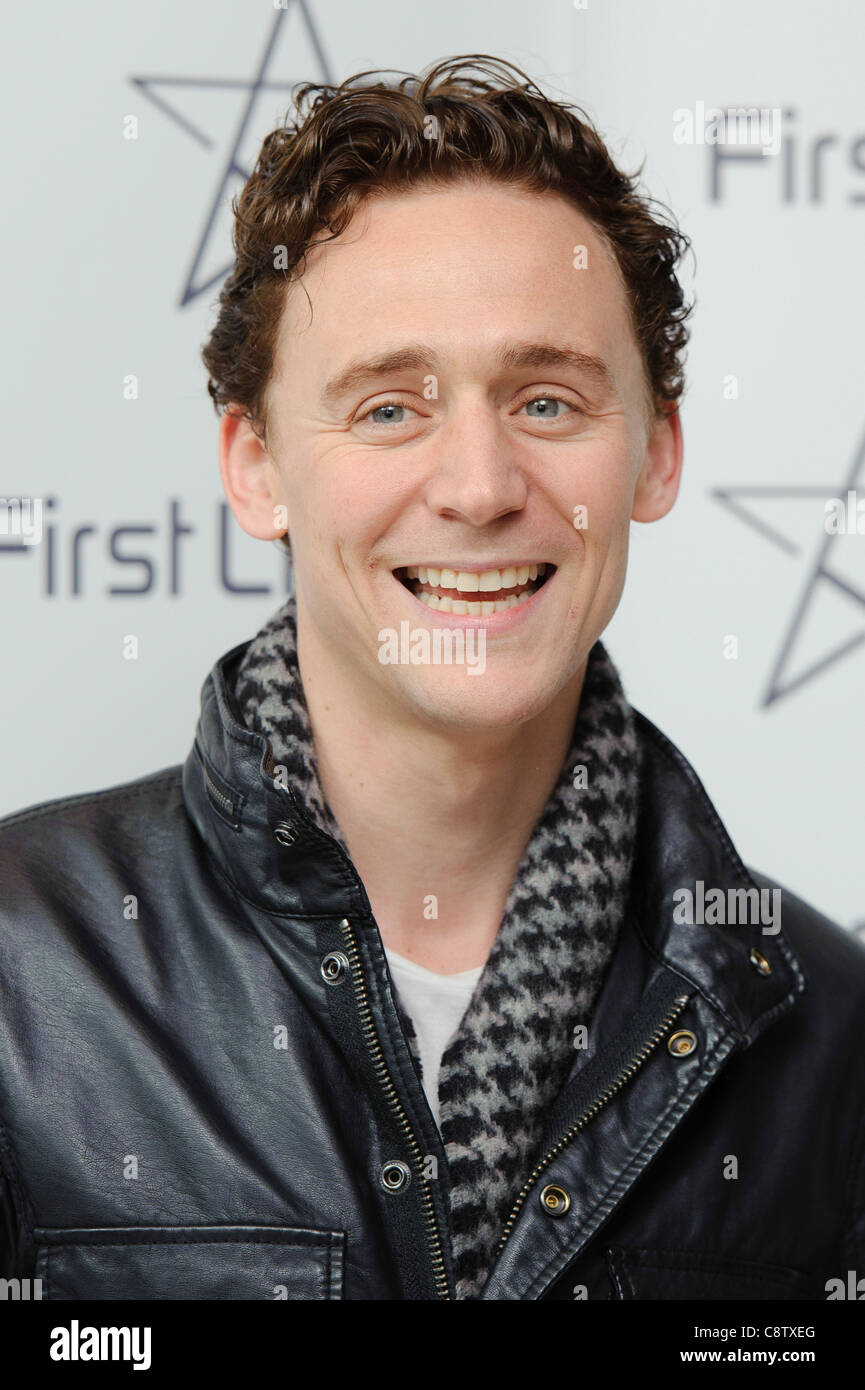 Tom Hiddleston arriva per la prima luce Awards a Londra centrale sede. Foto Stock