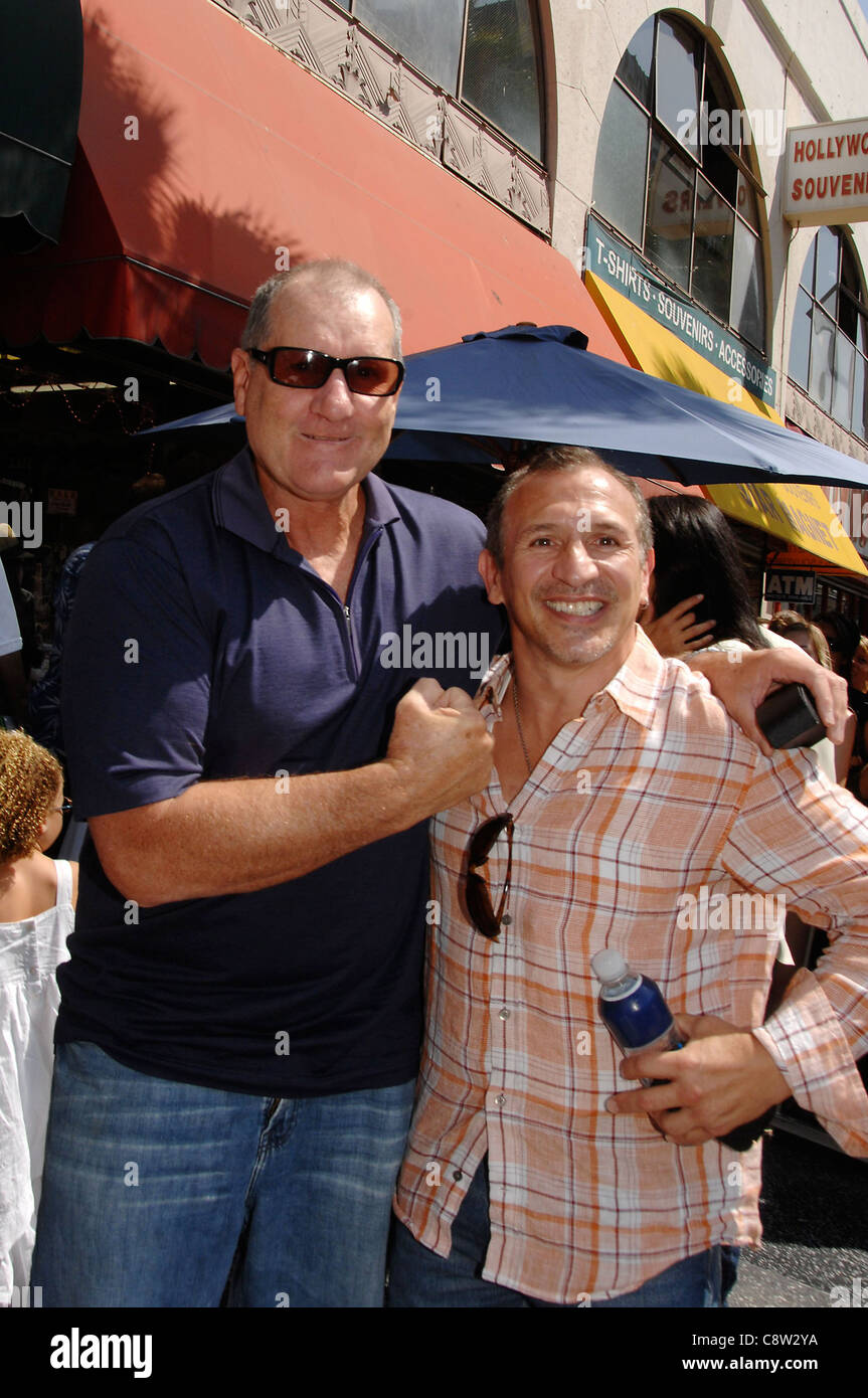 Ed O'Neill, Ray Boom Boom Mancini alla cerimonia di induzione per la stella sulla Hollywood Walk of Fame cerimonia per il pronto soccorso O'Neill, Foto Stock