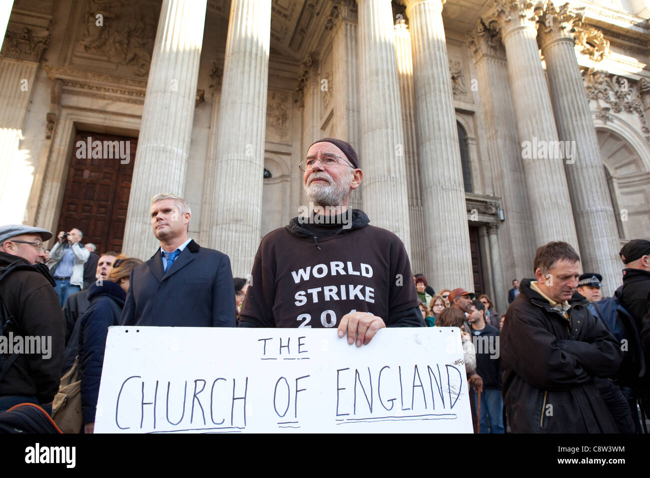 La cattedrale di St Paul e anti-capitalista manifestanti camp. Foto Stock