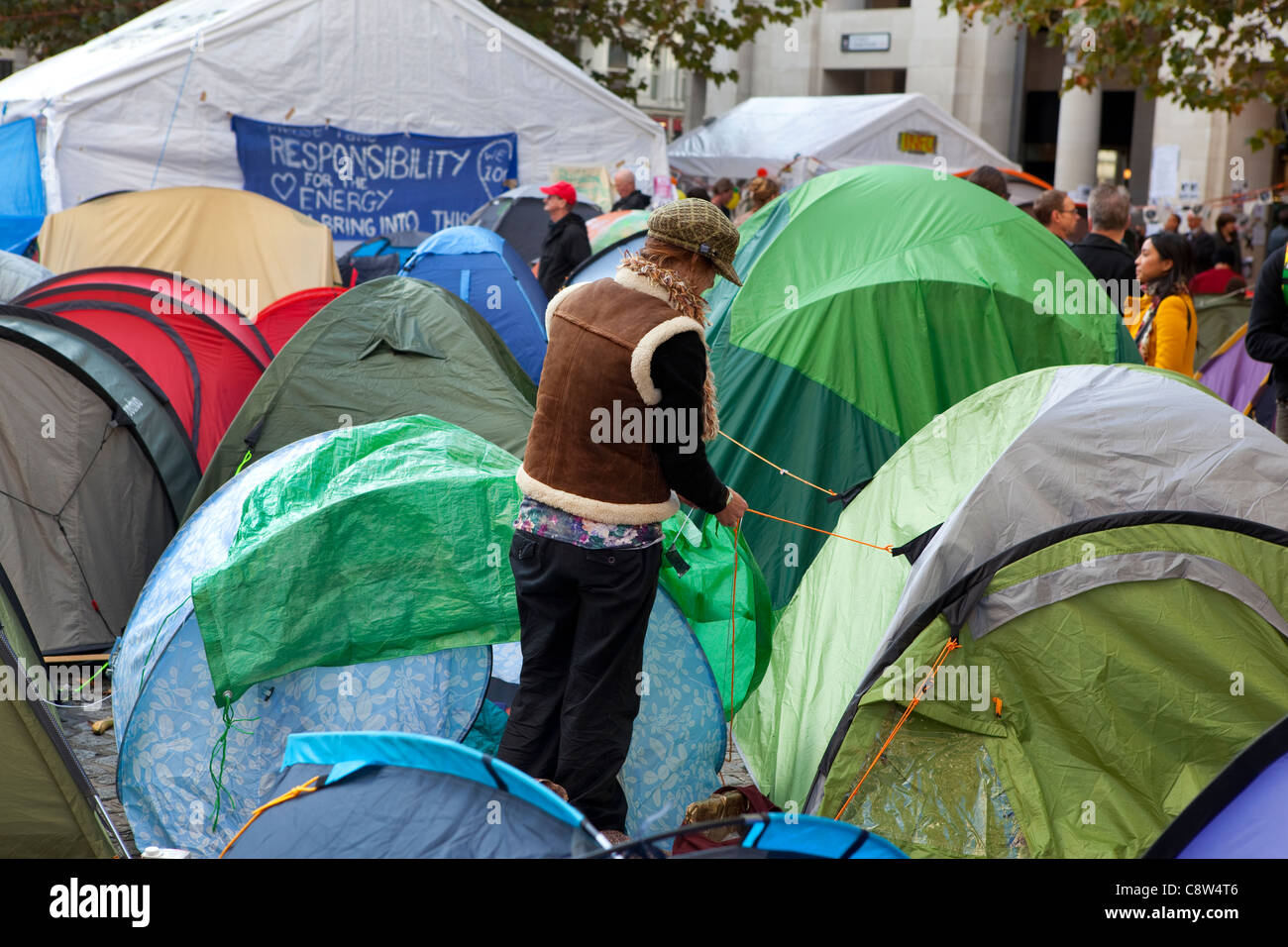 La cattedrale di St Paul e anti-capitalista manifestanti camp. Foto Stock