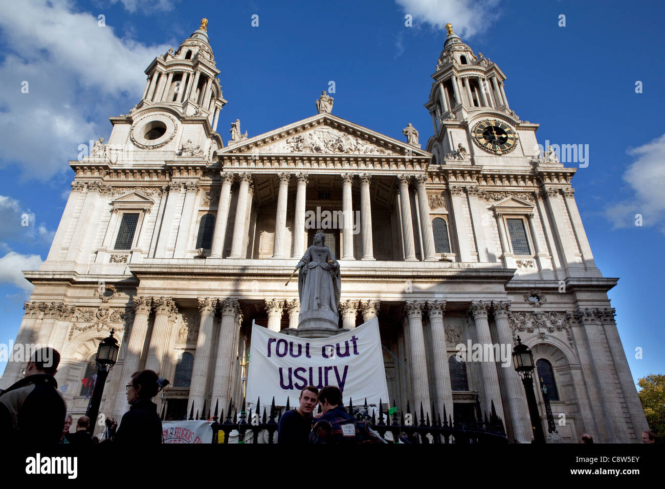 La cattedrale di St Paul e anti-capitalista manifestanti camp. Foto Stock